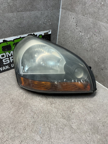 2010 Hyundai Tucson- Right Headlight- (TAG14553)
