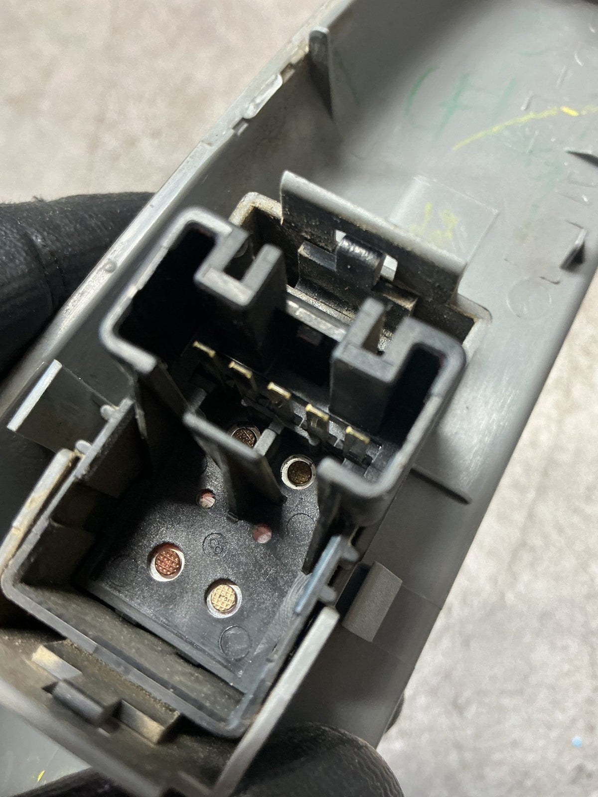 2005 Toyota Hilux VII N20- Left Rear Window Switch- (TAG13697)