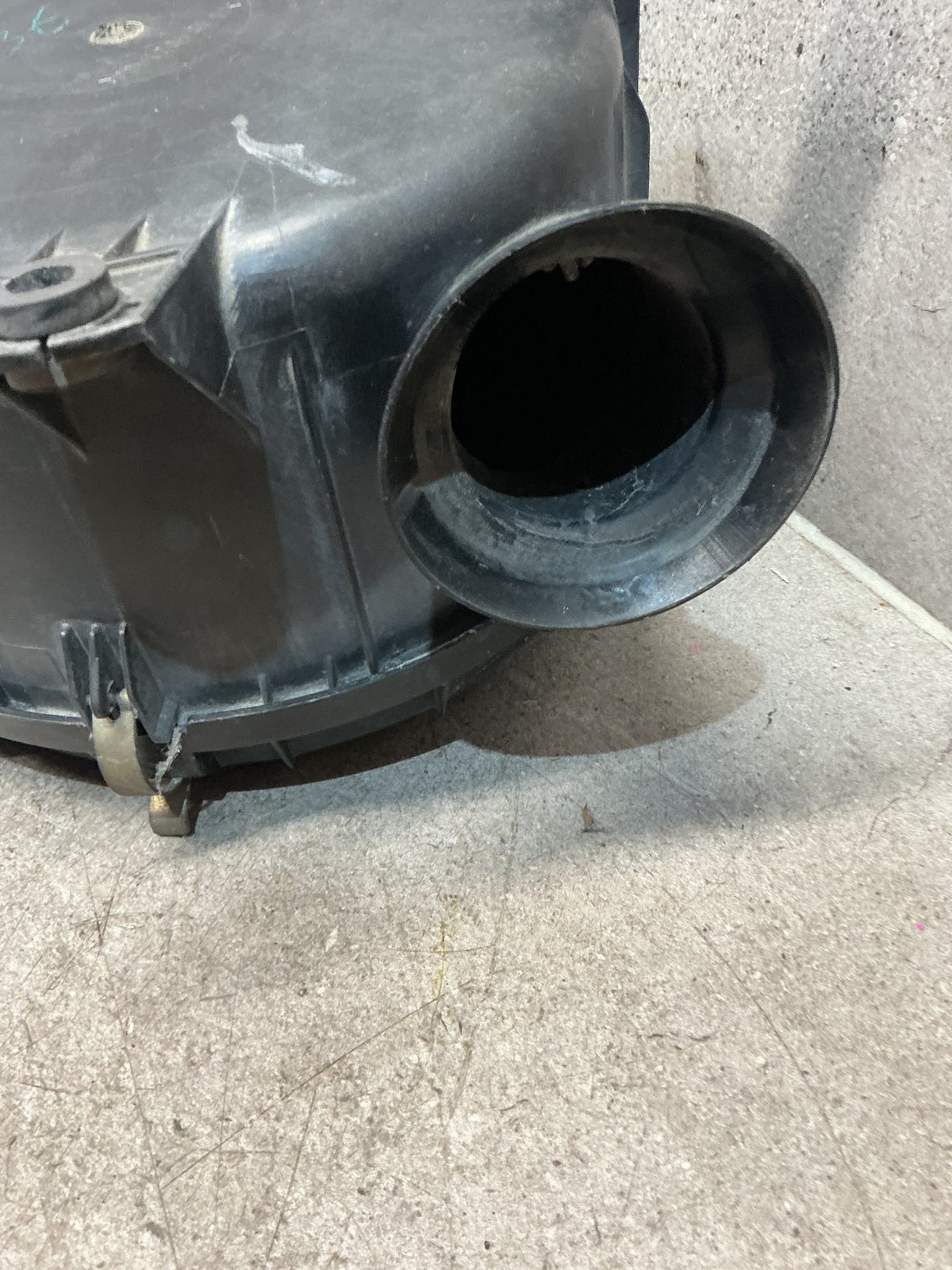 1995-1998 Toyota Hilux III N180- Air Cleaner Assembly EFI Air Box- (TAG16004)