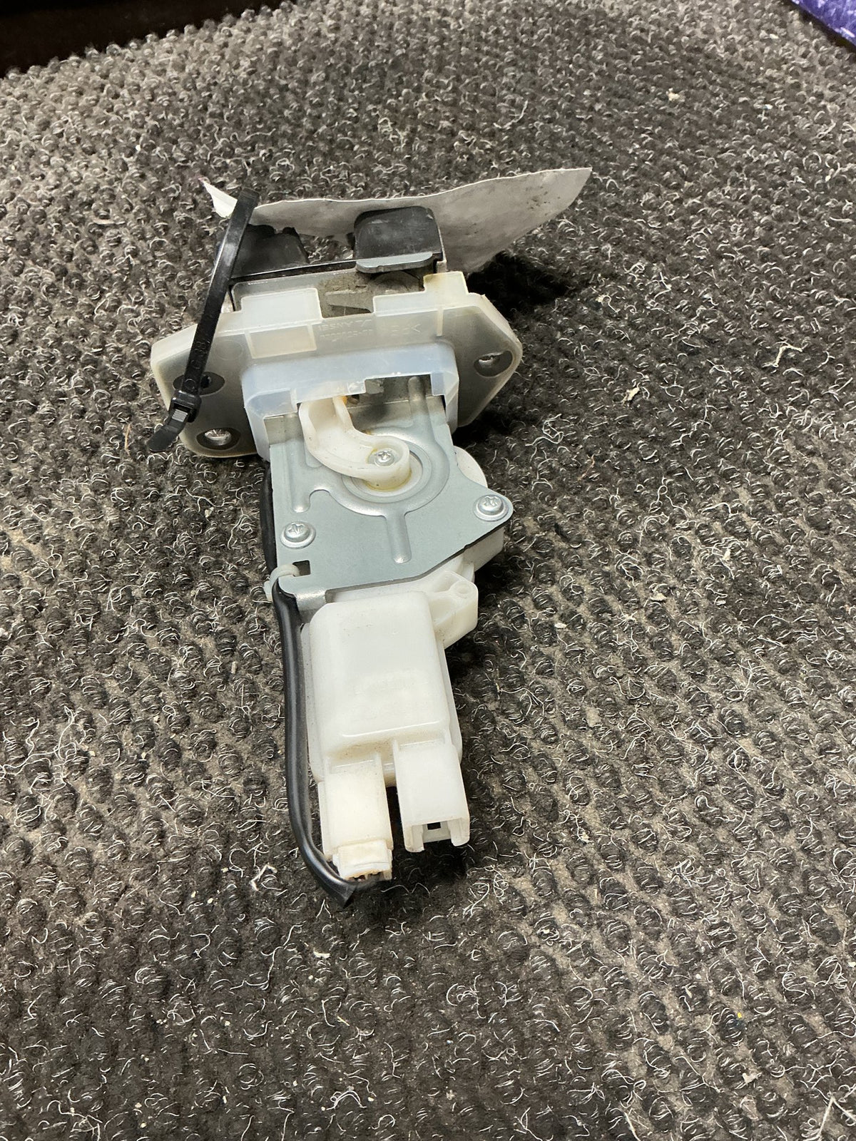 2007 Suzuki SX4 1W121- Tailgate Lock Actuator- (TAG10645)