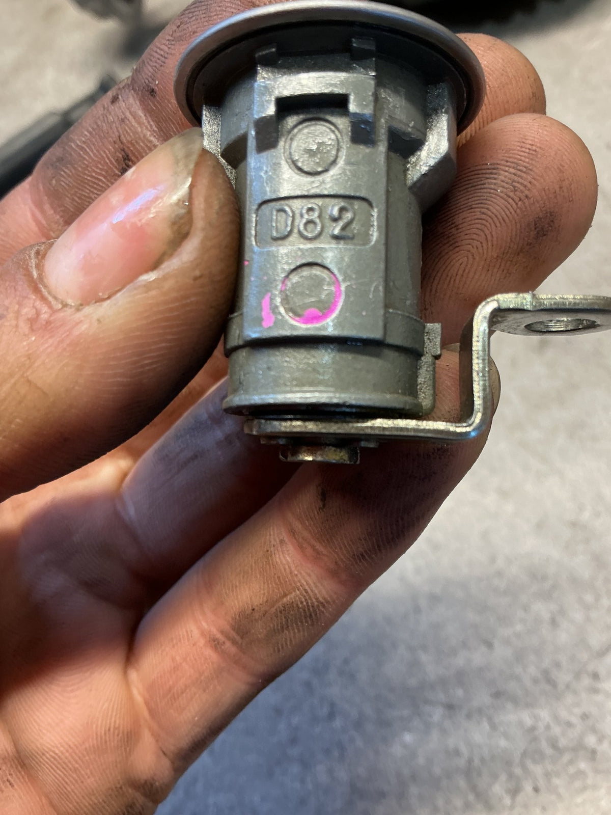 2001-2002 Suzuki Grand Vitara- Right Front Door Lock Barrel- (TAG12915)