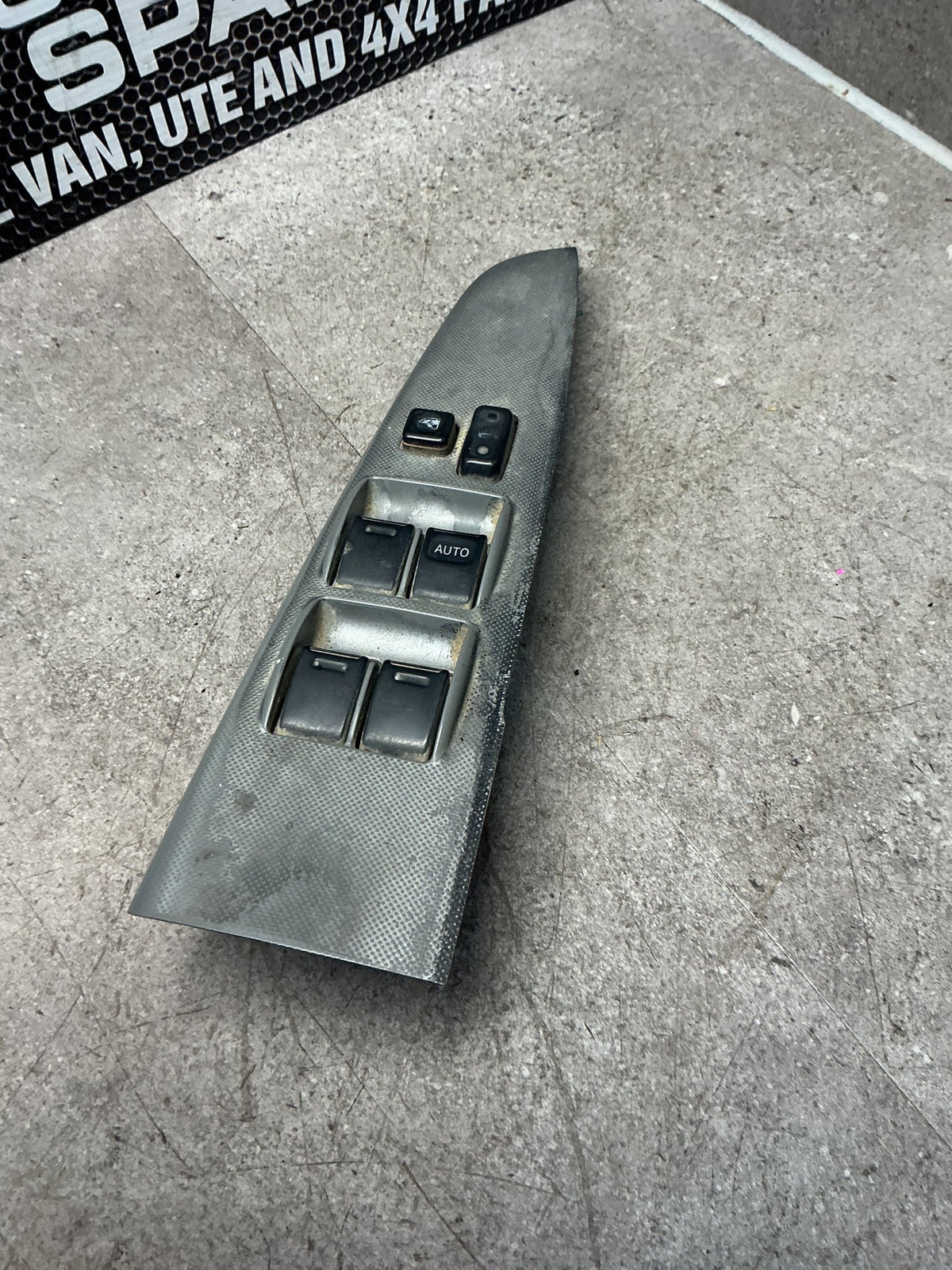 2005-2006 Toyota Hilux VII N20- Master Power Window Switch- (TAG13717)