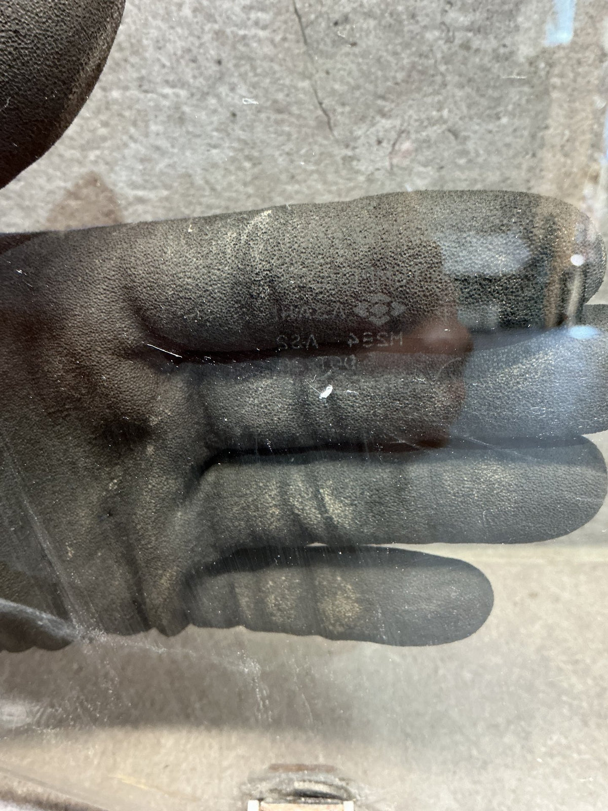 1992-2004 Toyota Hiace H100 - Right Front Door Glass - (TAG19015)