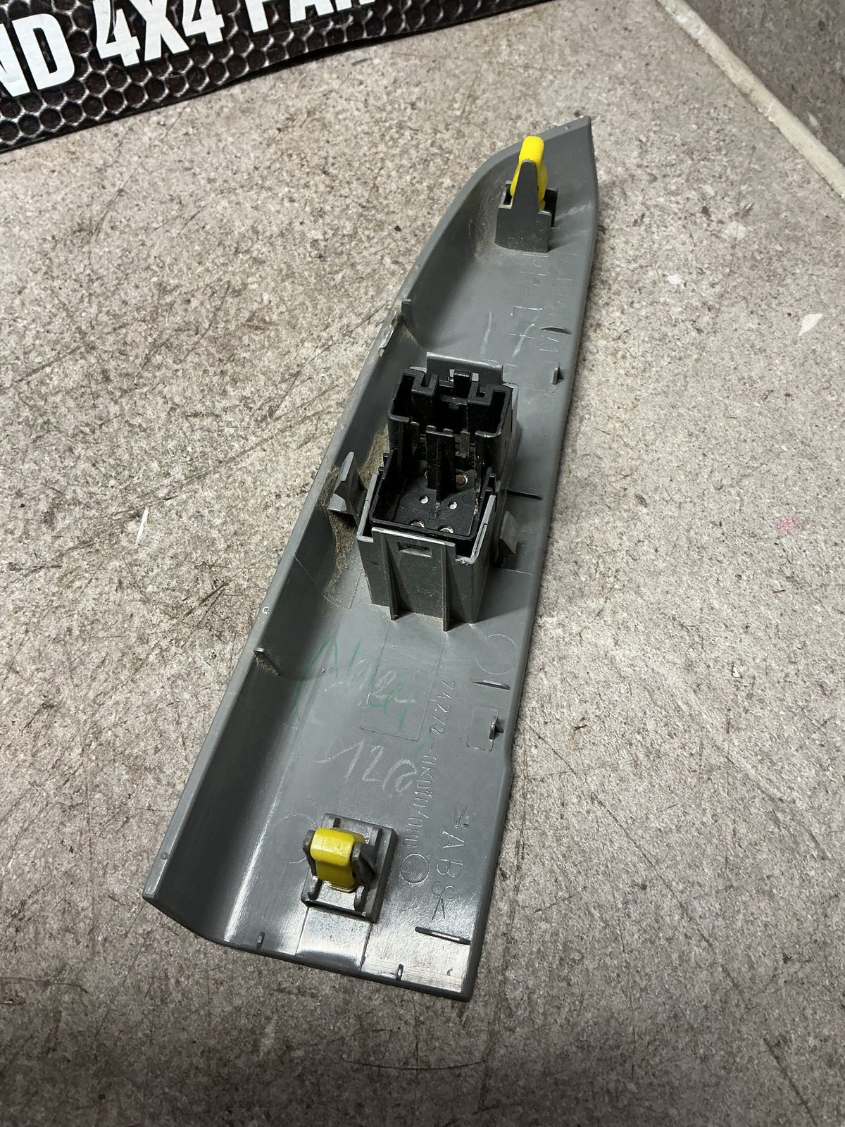 2006-2011 Toyota Hilux VII N10- Left Rear Window Switch- (TAG15830)