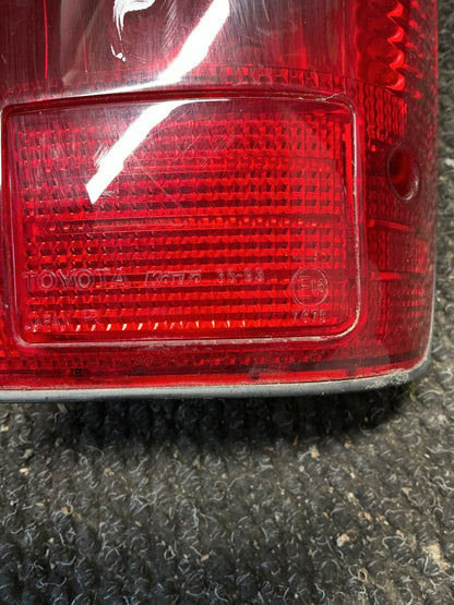 1998-2004 Toyota Hilux LN147- Right Taillight- (TAG9874)