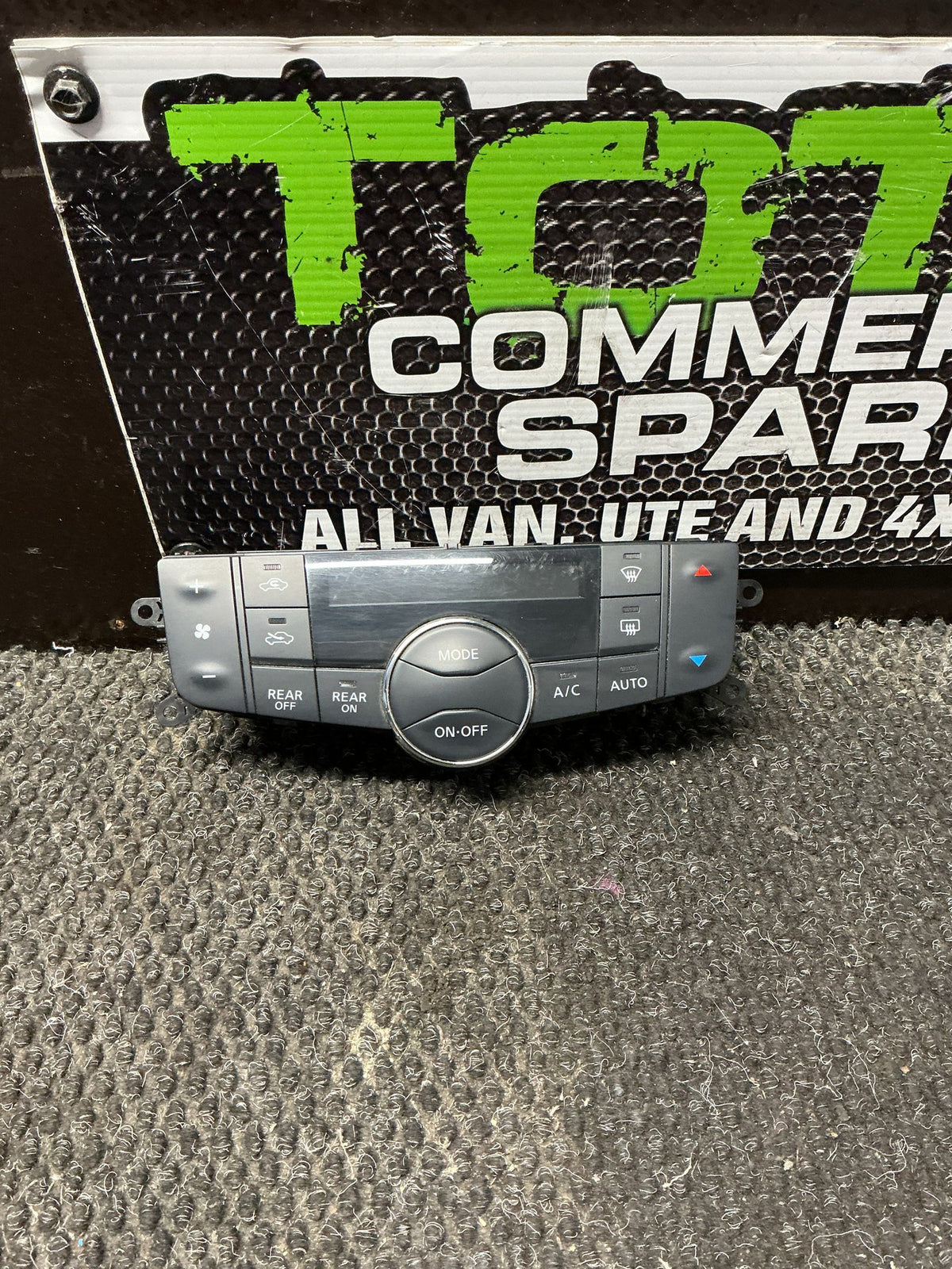 2014 Nissan Serena C26- Heater Controls- (TAG9554) PN: 27500 3JY0A