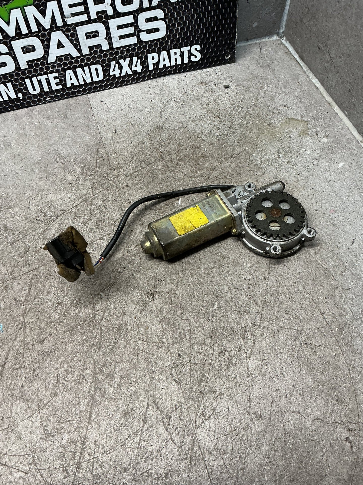 1995 Isuzu MU UCS69DW- Right Front Window Reg Motor- (TAG15789)