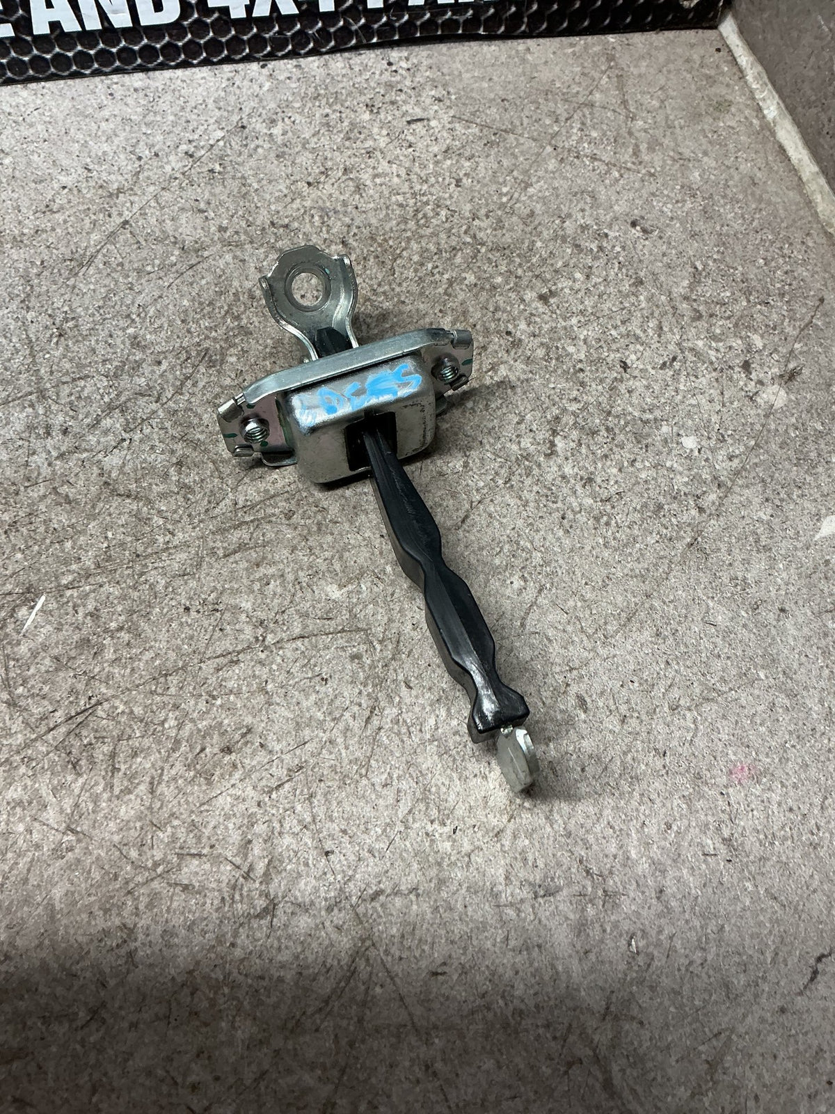 2019 Mitsubishi Triton- Right Front Door Check Strap- (TAG16527)