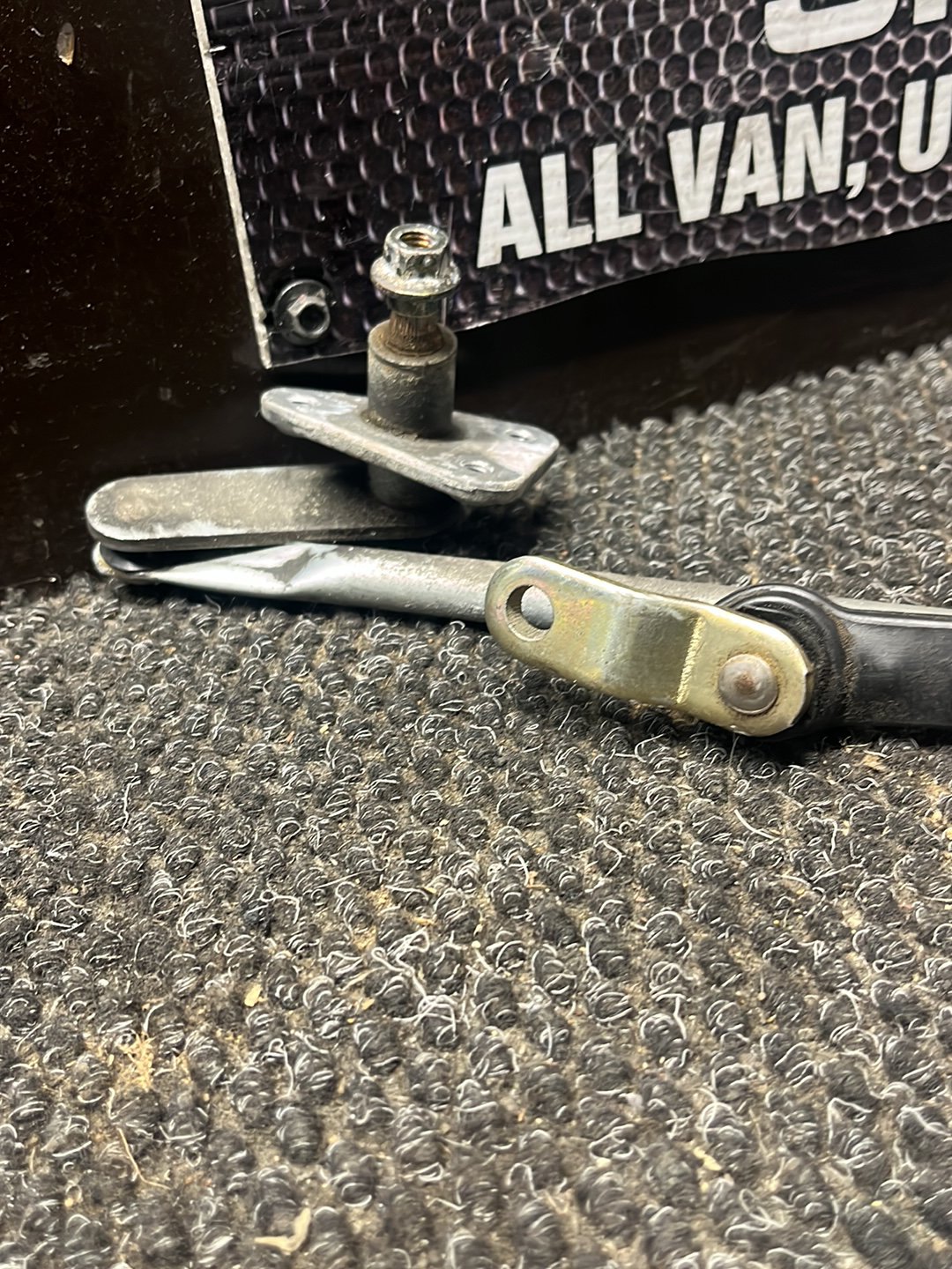 1994-1999 Mitsubishi Pajero II V2*C- Wiper Linkage- (TAG9692)