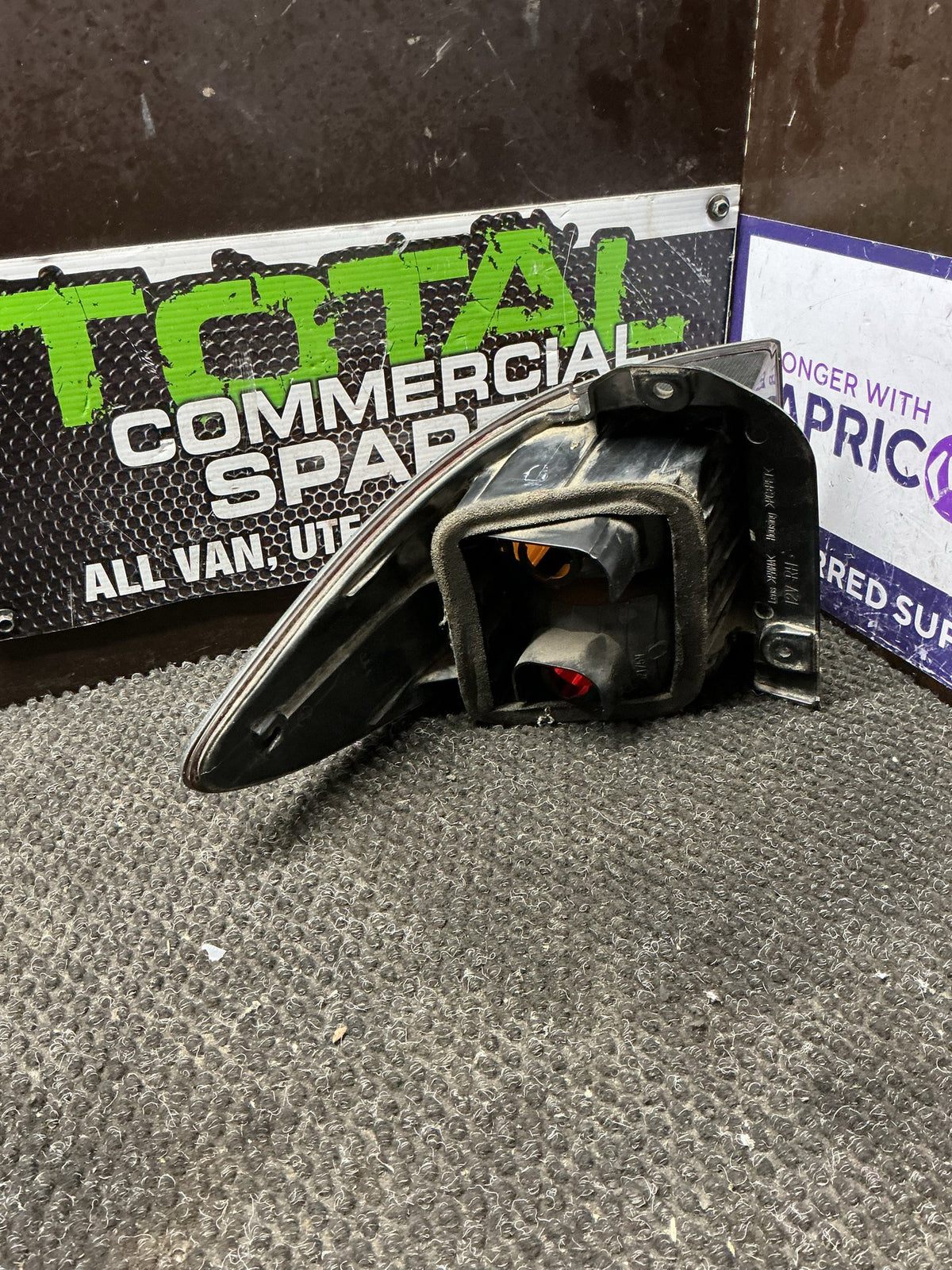 2000-2005 Toyota Estima ACR30- Right Taillight- (TAG9858)