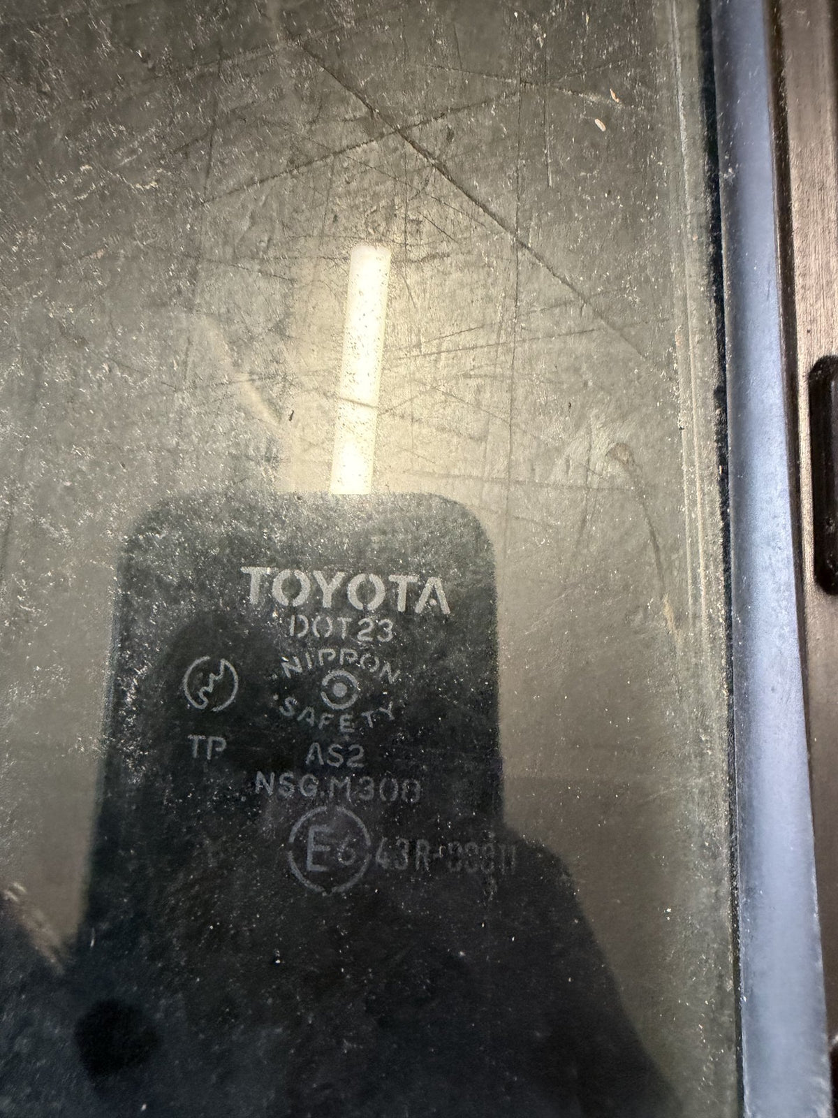 1996-2000 Toyota Land Cruiser J90 KZJ95 - Right Rear Quarter Door Glass - (TAG6270)