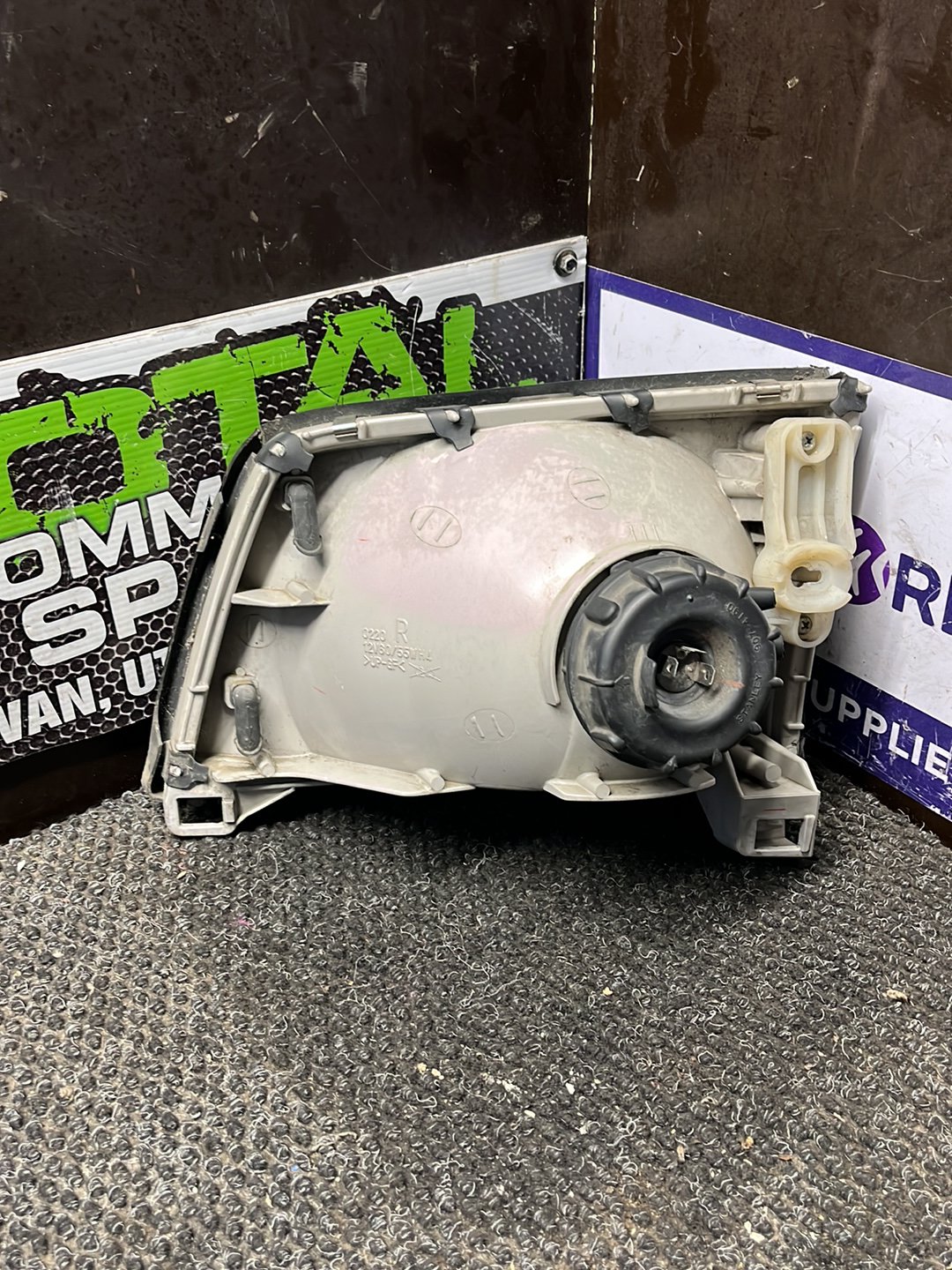 Mazda Bongo Van- Right Headlight- (TAG9347)