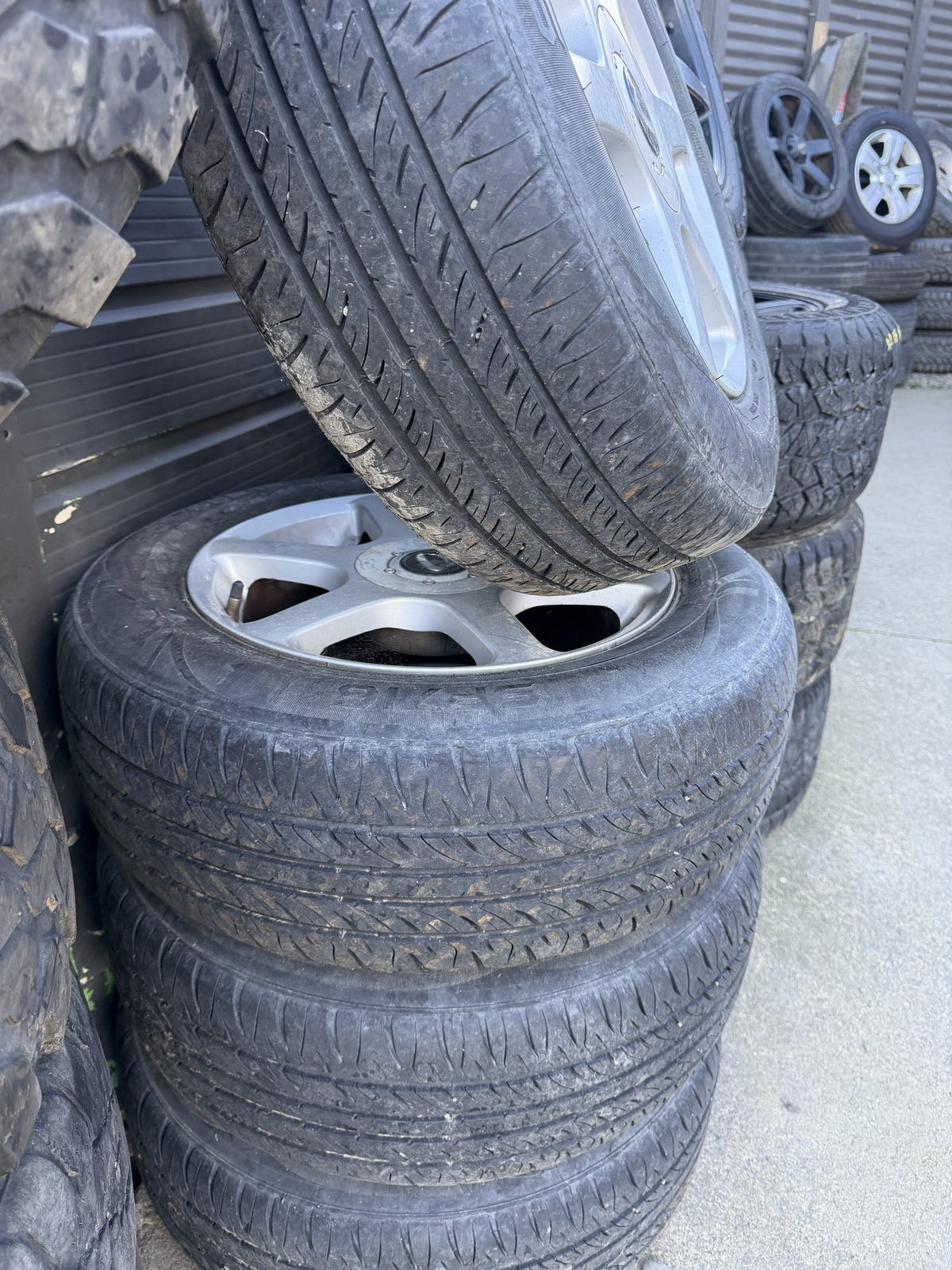 2006 Nissan Stagea- Wheel Set- (TAG17192)