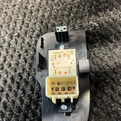 2013 Holden Captiva 7- Right Rear Window Switch- (TAG8162)
