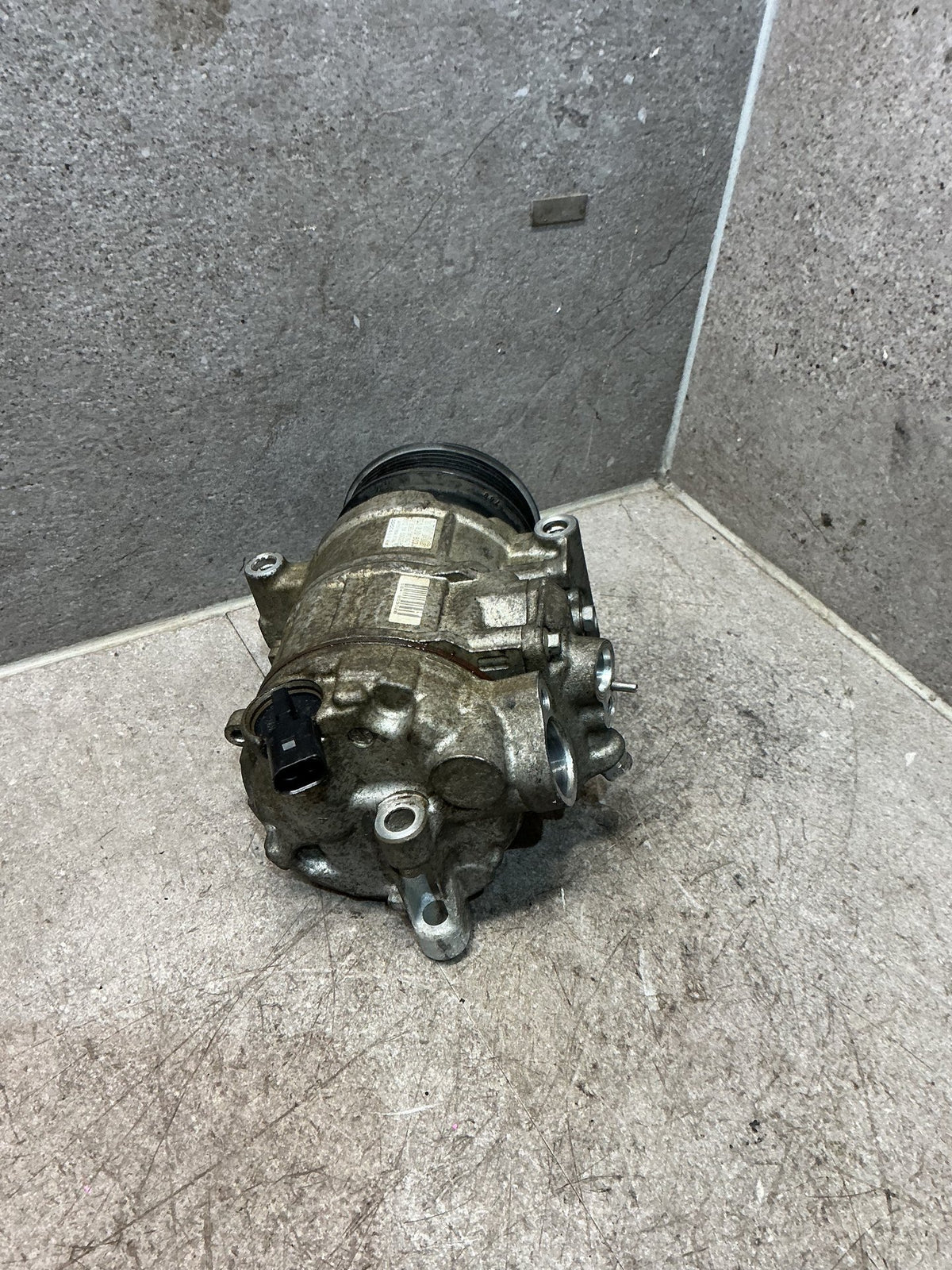 2013 Volkswagen Amarok- A/C Compressor- (TAG17486)