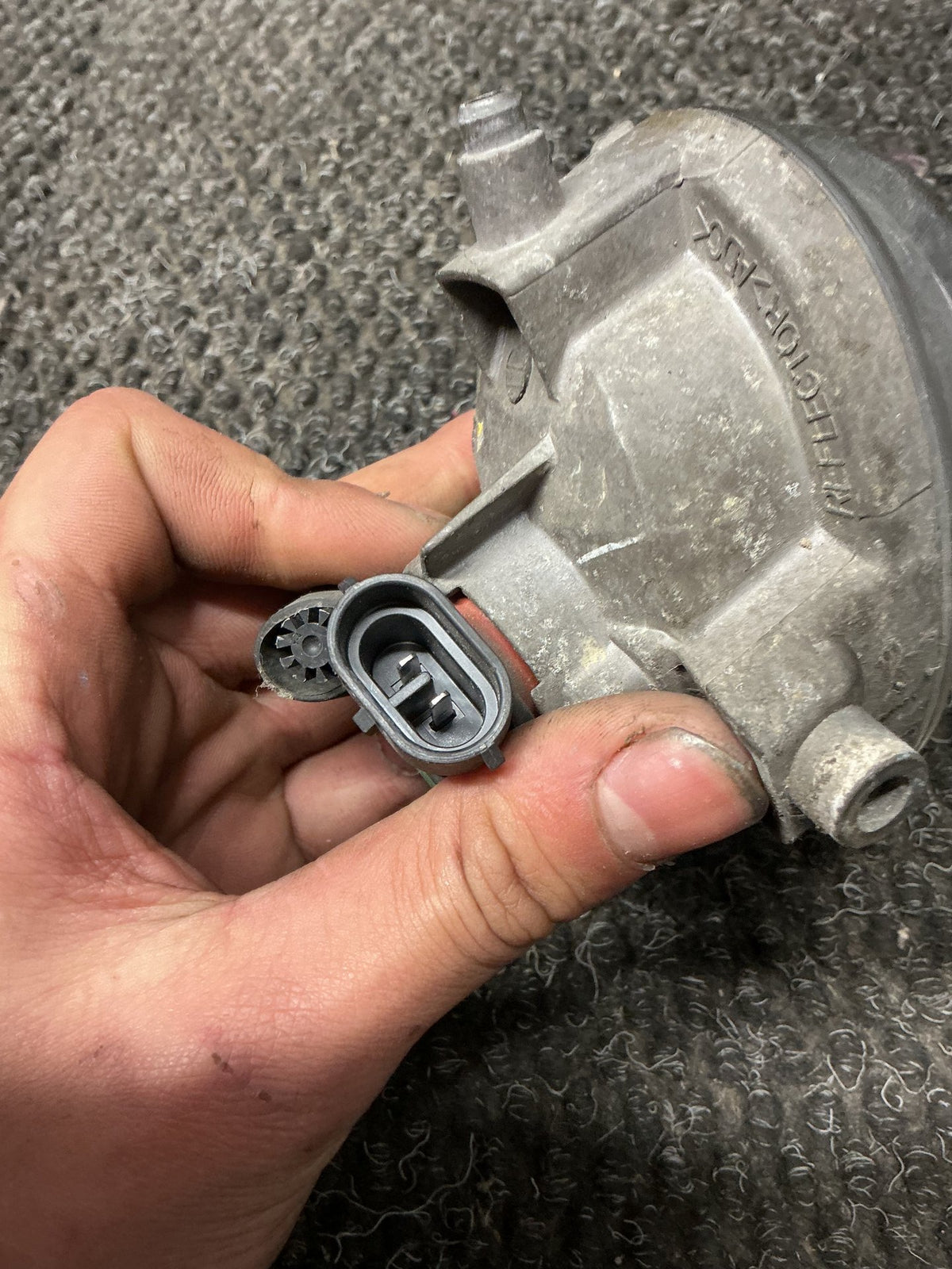 2004 Mazda MPV 2W105- Left Spotlight- (TAG10610)