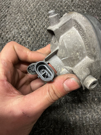 2004 Mazda MPV 2W105- Left Spotlight- (TAG10610)