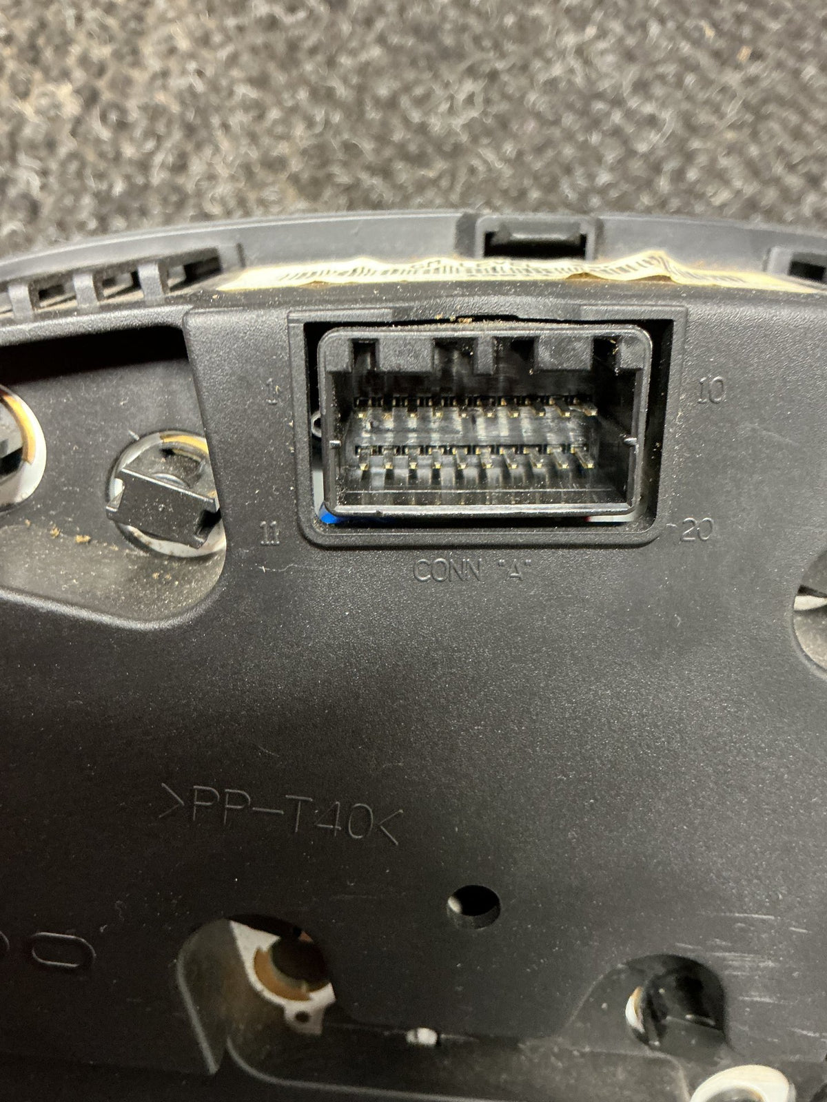 2005 Holden Commodore VX 1W070- Instrument Cluster- (TAG10567)