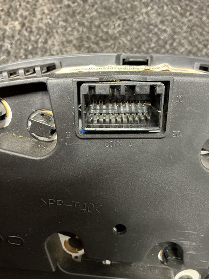 2005 Holden Commodore VX 1W070- Instrument Cluster- (TAG10567)