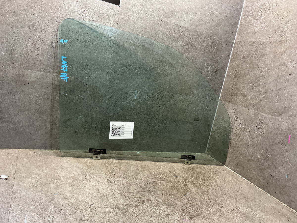 1994 Toyota Hilux LN47 - Right Front Door Glass - (TAG19087)