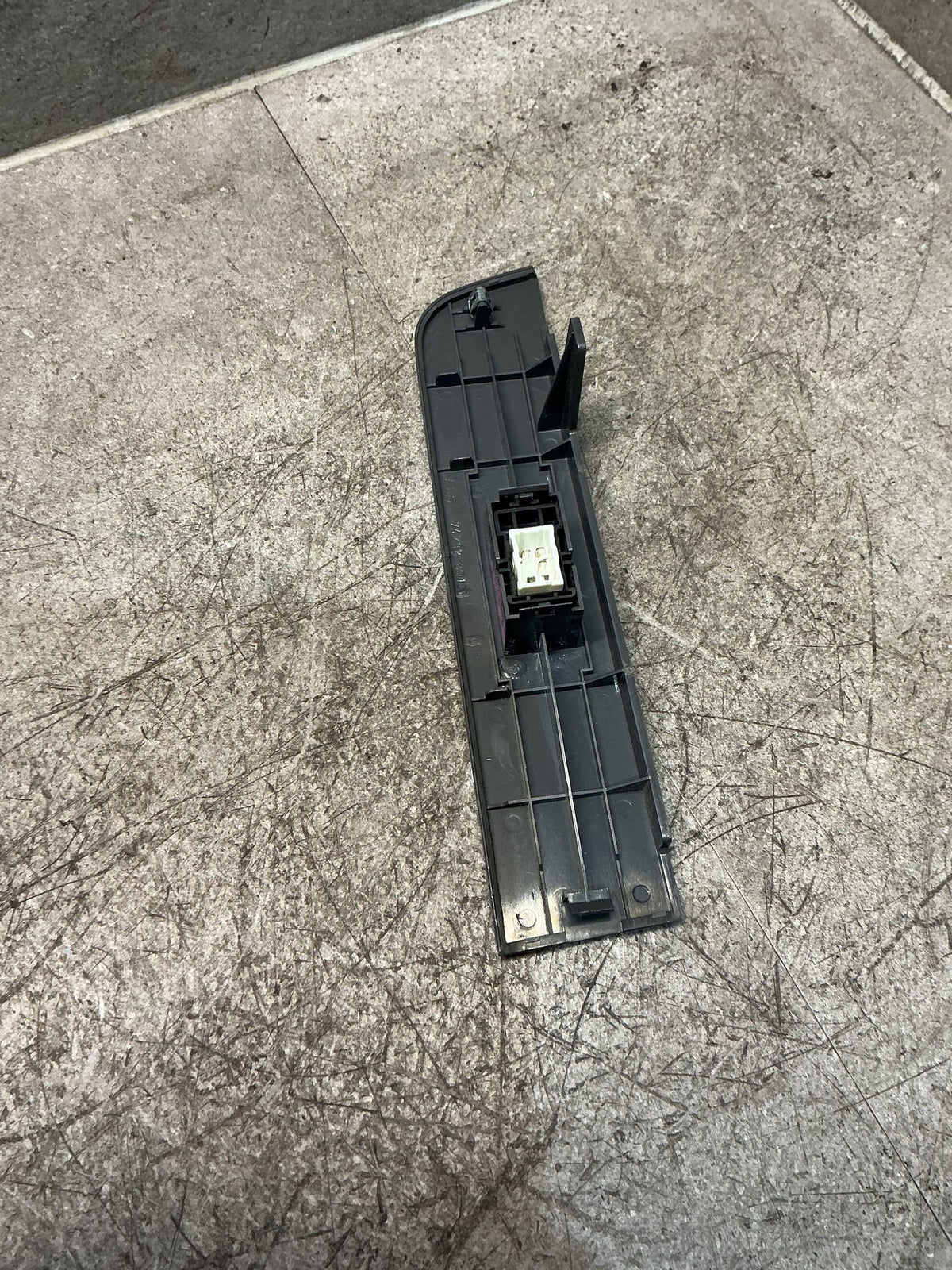 1994 Toyota Hilux KZN130 - Left Front Window Switch - (TAG18148)