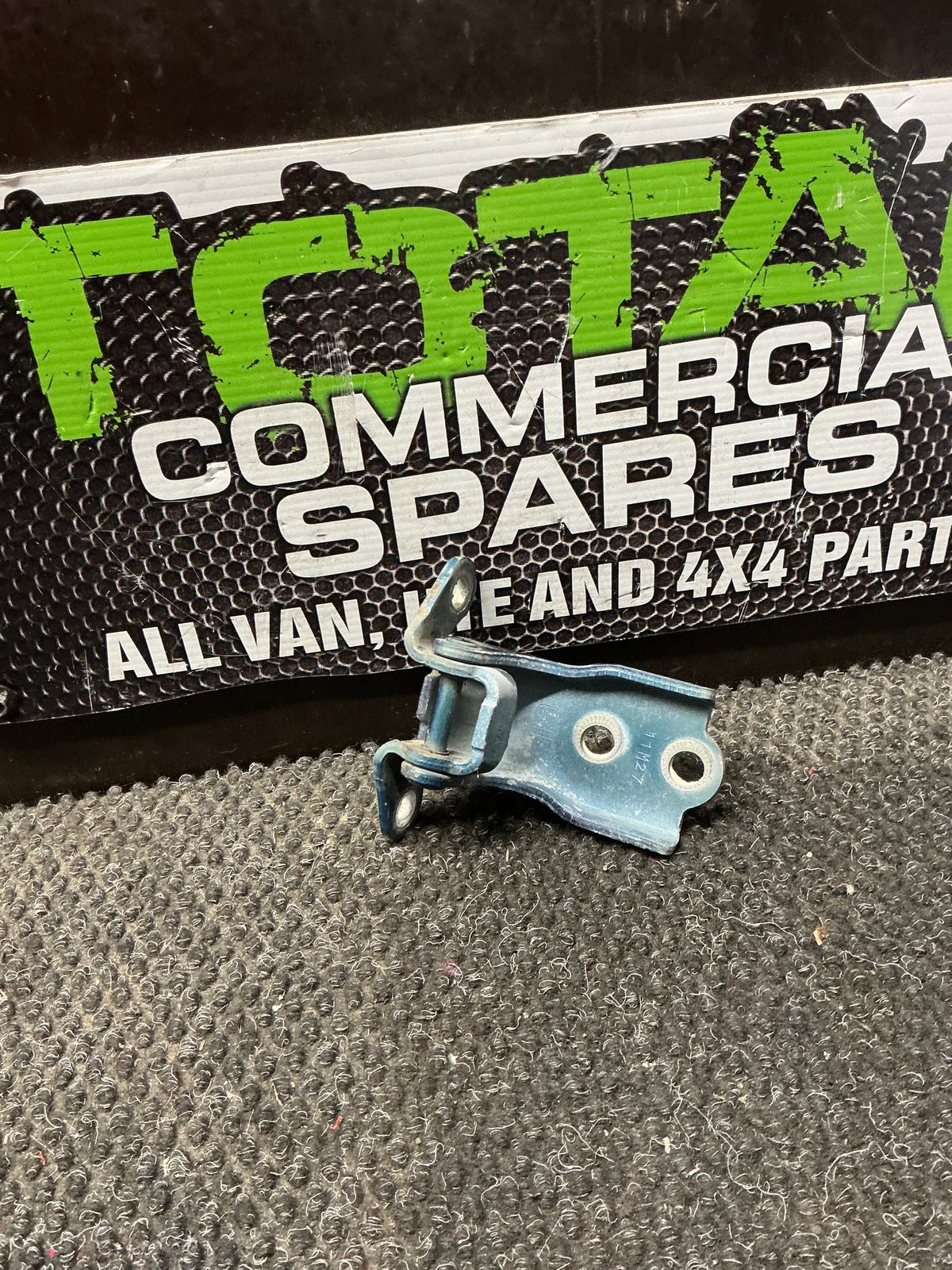 2012 Holden Captiva 5- Right Front Door Top Hinge- (TAG10332)