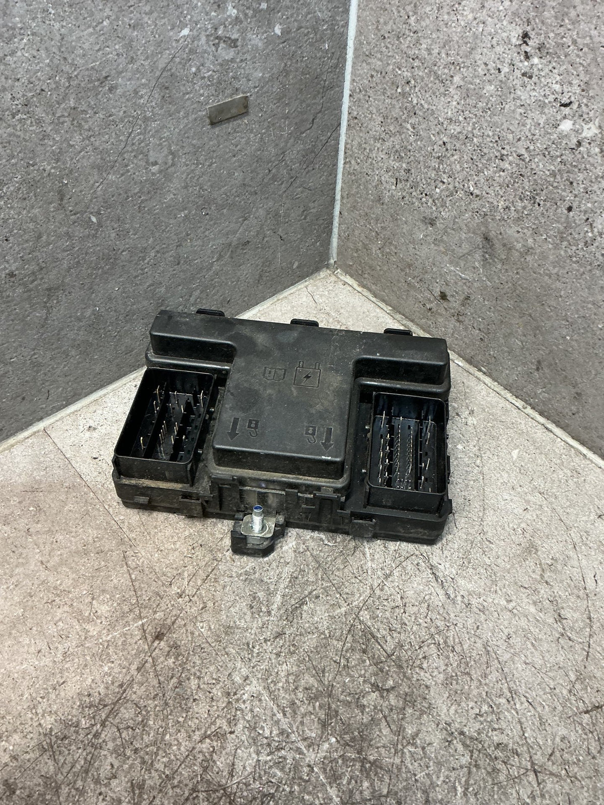 2016 Ford Ranger - Engine Fuse Box - (TAG17813)