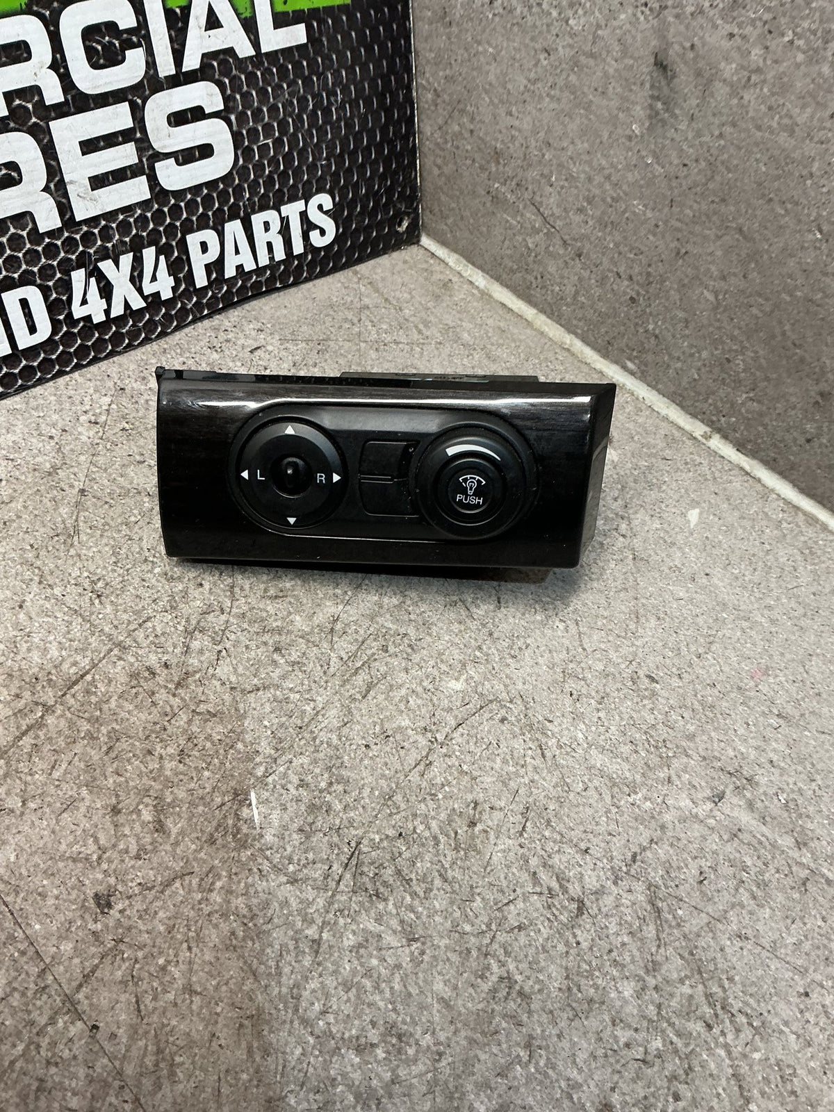 2015 Holden Captiva 7- Mirror Adjuster Switch- (TAG16535)