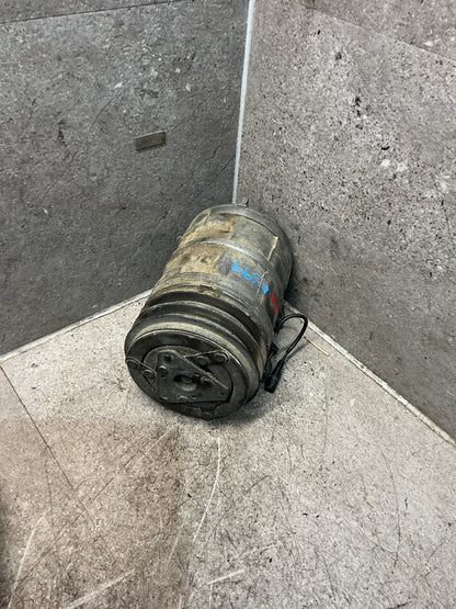 1995 Isuzu Bighorn UBS69GW - A/C Compressor - (TAG19263)