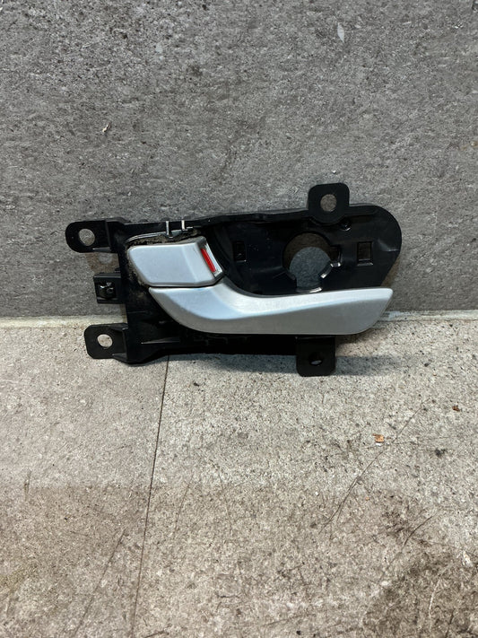 2014 Hyundai Santa Fe - Left Front Door Interior Handle - (TAG18468)