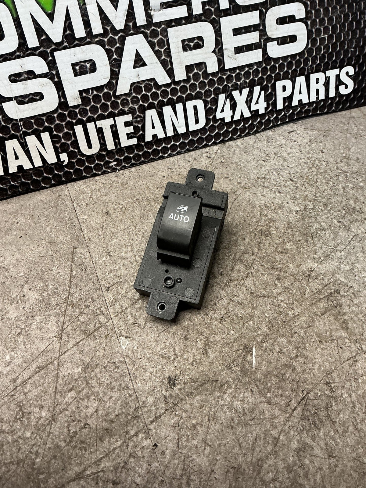 2013 Holden Captiva 5- Right Rear Window Switch- (TAG16583)
