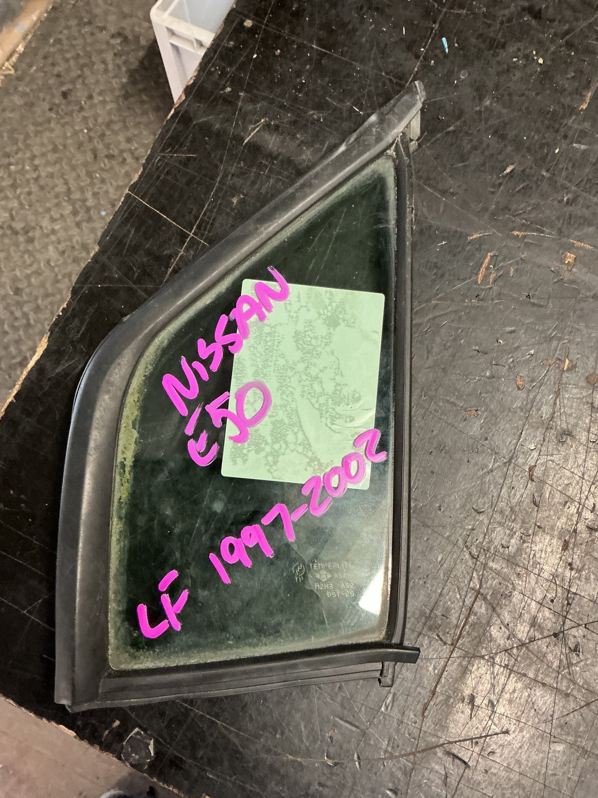 1997-2002 Nissan Elgrand E50 - Left Front Quarter Door Glass - (TAG18651)