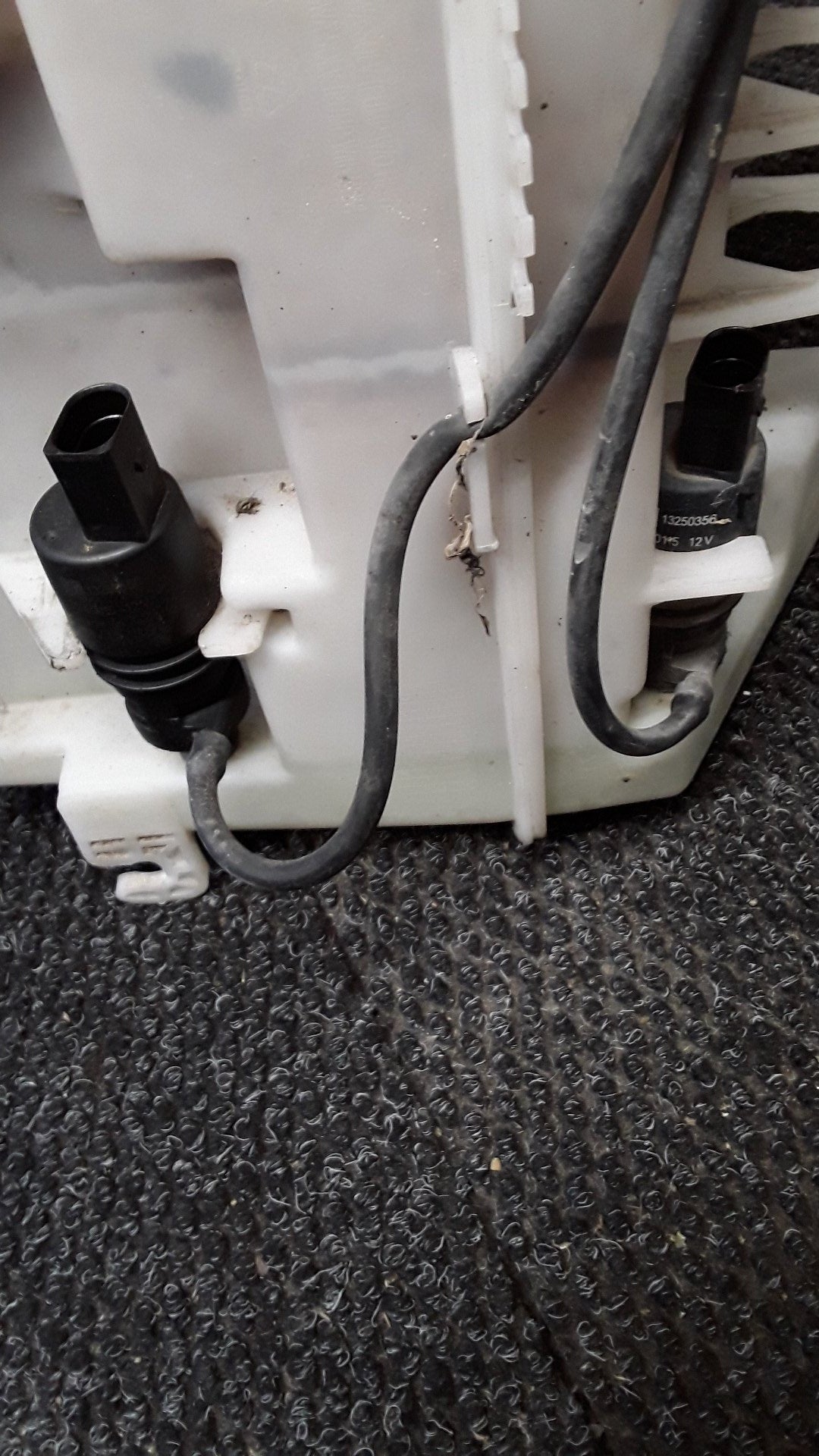 2013 Holden Captiva 7 LT 2WD 2.4 AT- Washer Bottle- (TAG6843)