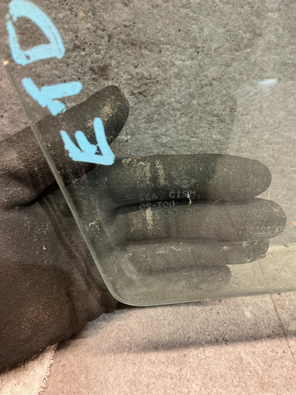 1994-1998 Suzuki Vitara ET SV620 - Right Front Door Glass - (TAG18935)
