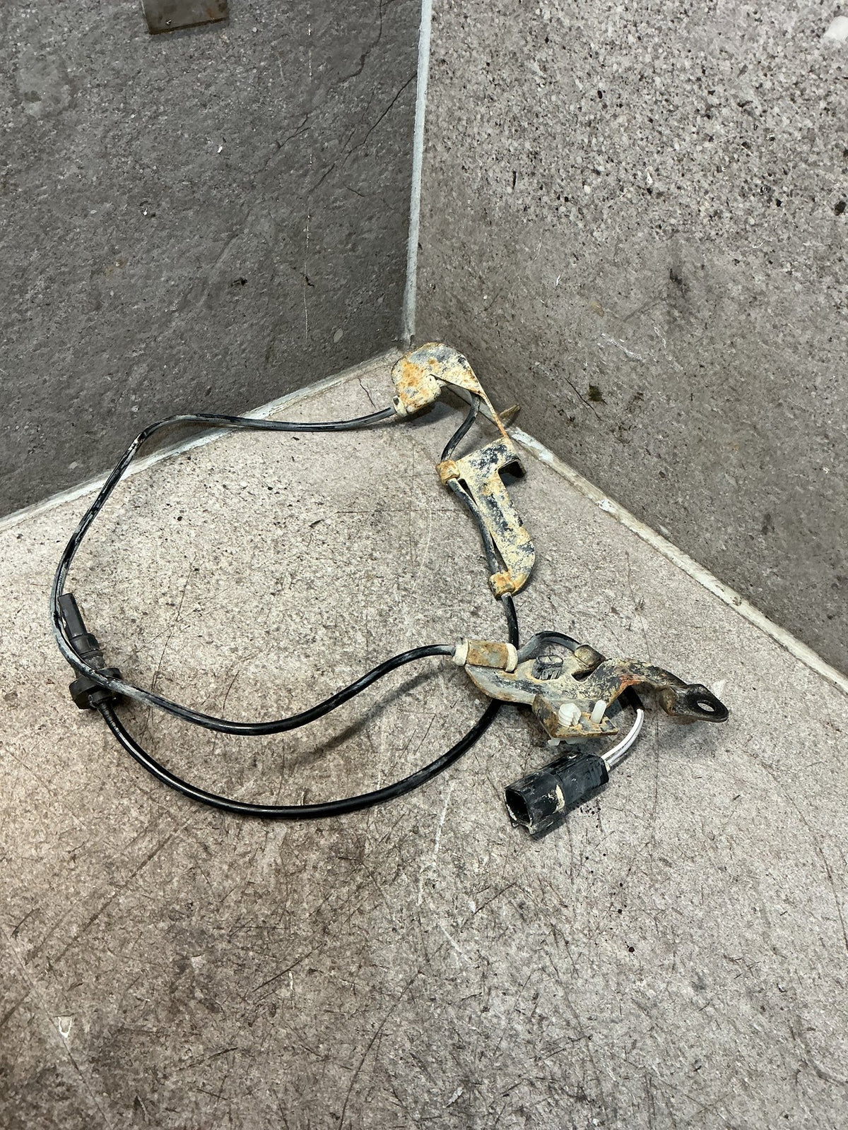 2011-2015 Ford Ranger PXI - Right Front ABS Sensor - (TAG17633)