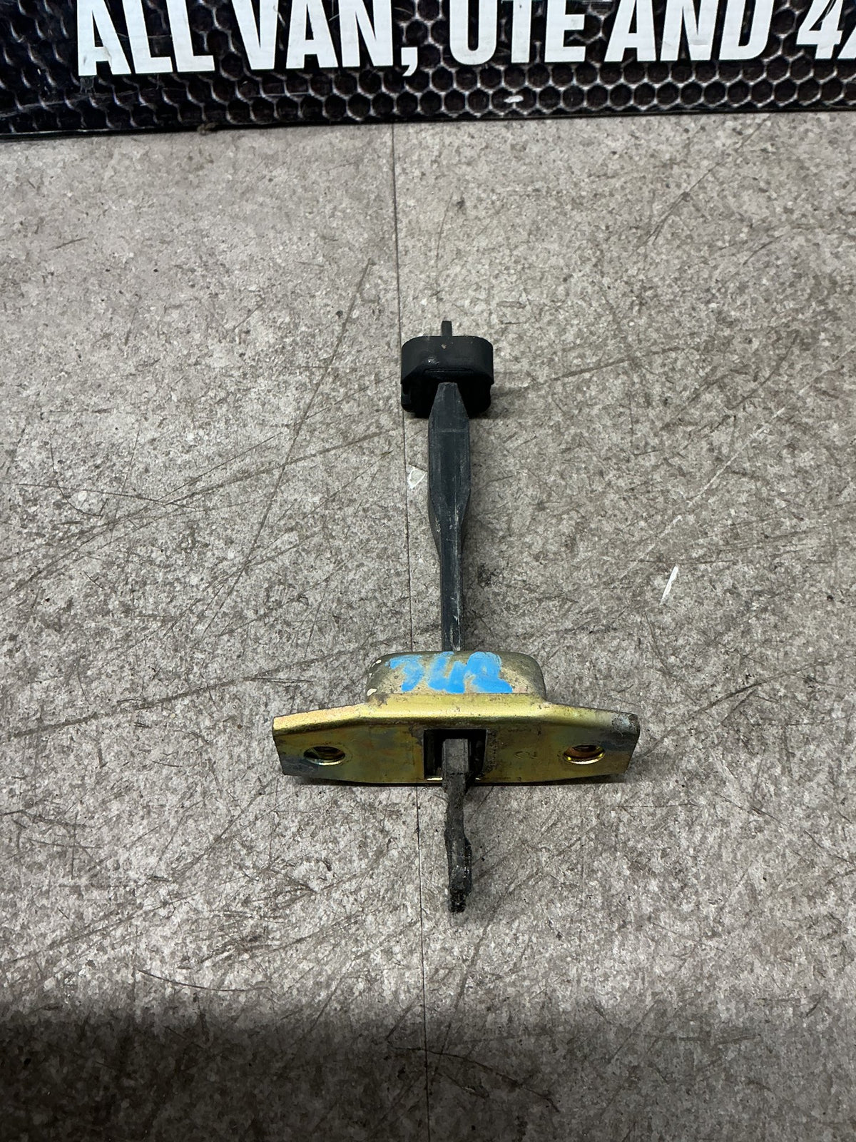 1992-1995 Toyota Hilux Surf KZN130 KZN130- Left Front Door Check Strap- (TAG16675)