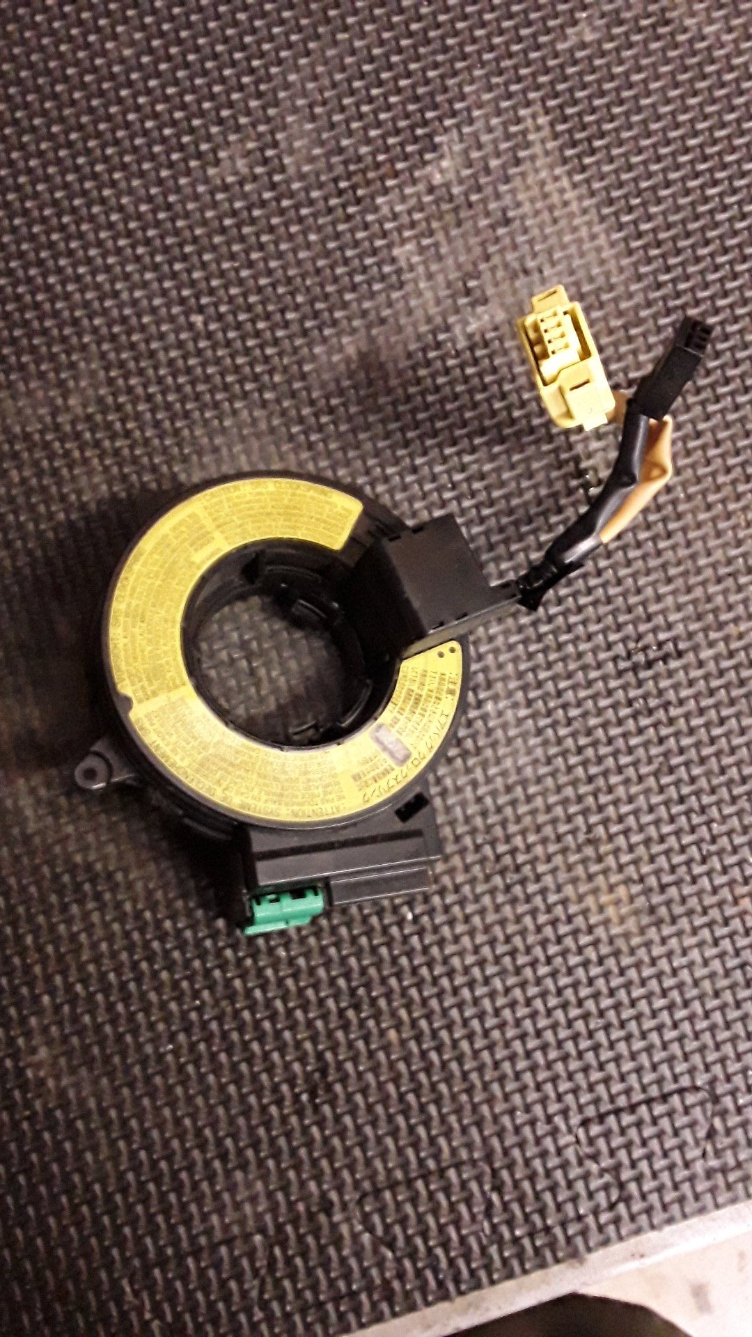 2008 Mitsubishi Outlander II CW*W- Clock Spring- (TAG528)
