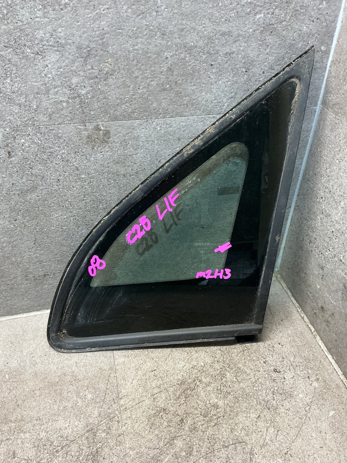 2008 Nissan Serena C25 - Left Front Quarter Door Glass - (TAG18778)