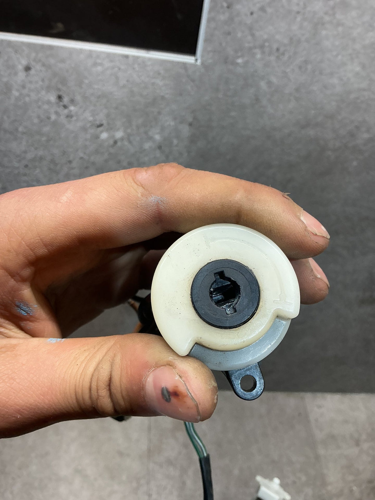 1993 Toyota Land Cruiser HDJ81 - Ignition Switch - (TAG19395)