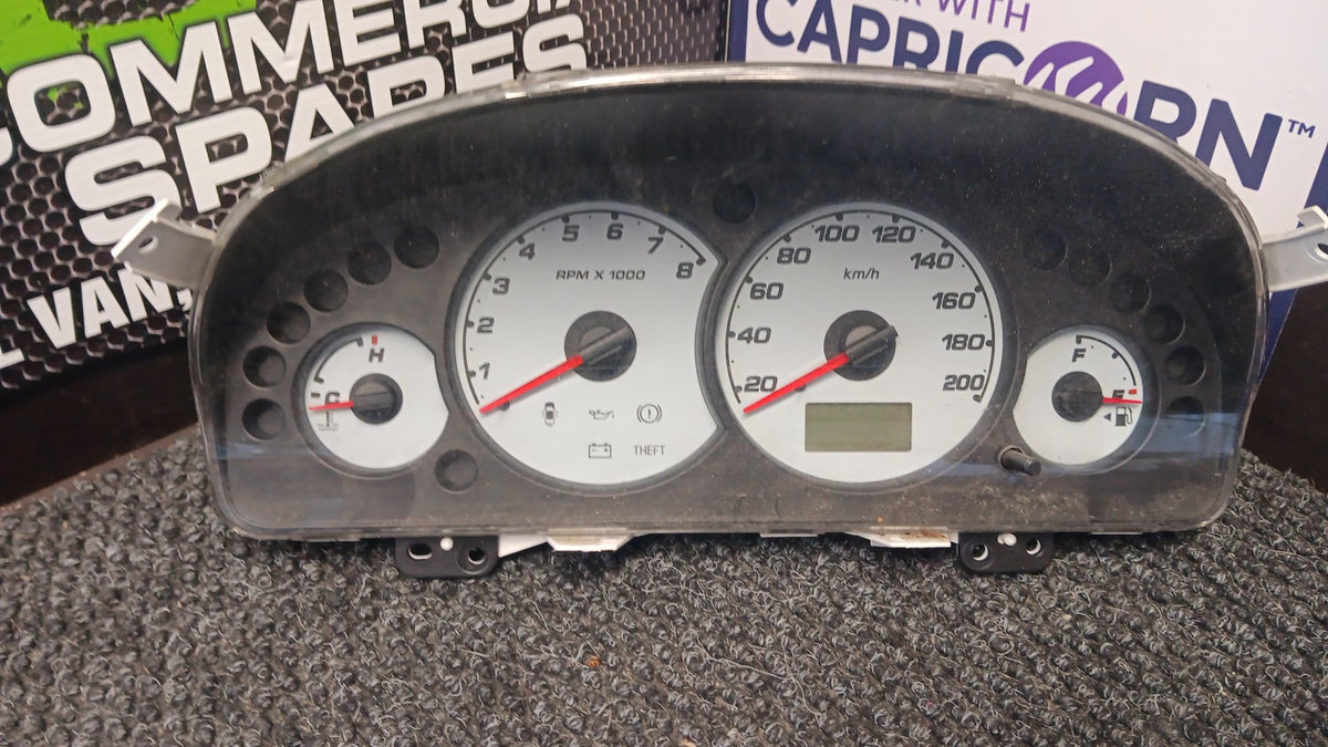 2004 Ford Escape XLT V6 AUTO- Instrument Cluster- (TAG5177)