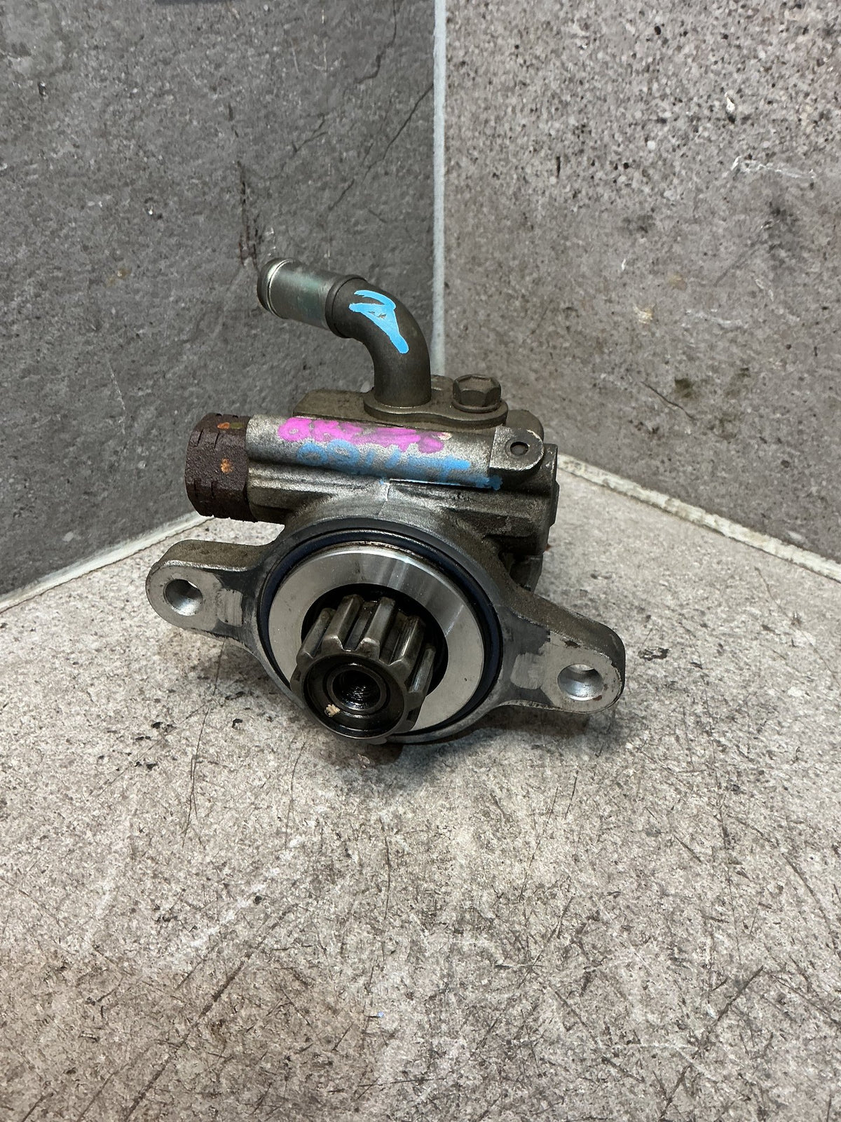 2006 Toyota Hilux - Power Steering Pump - (TAG18041)
