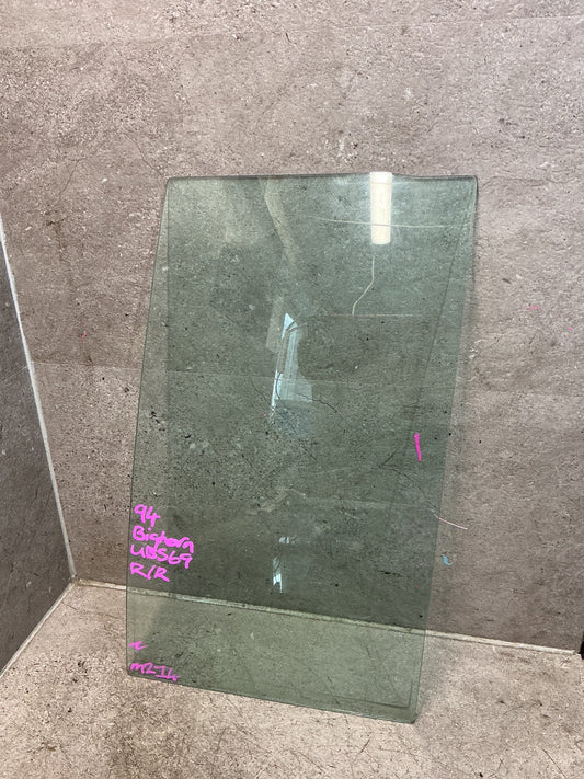 1994 Isuzu Bighorn UBS69 - Right Rear Quarter Door Glass - (TAG18762)
