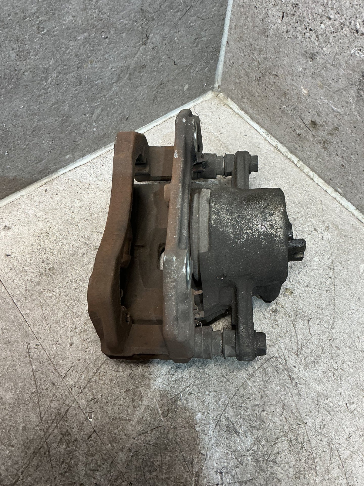 2013 Suzuki Vitara - Left Front Caliper - (TAG18161)