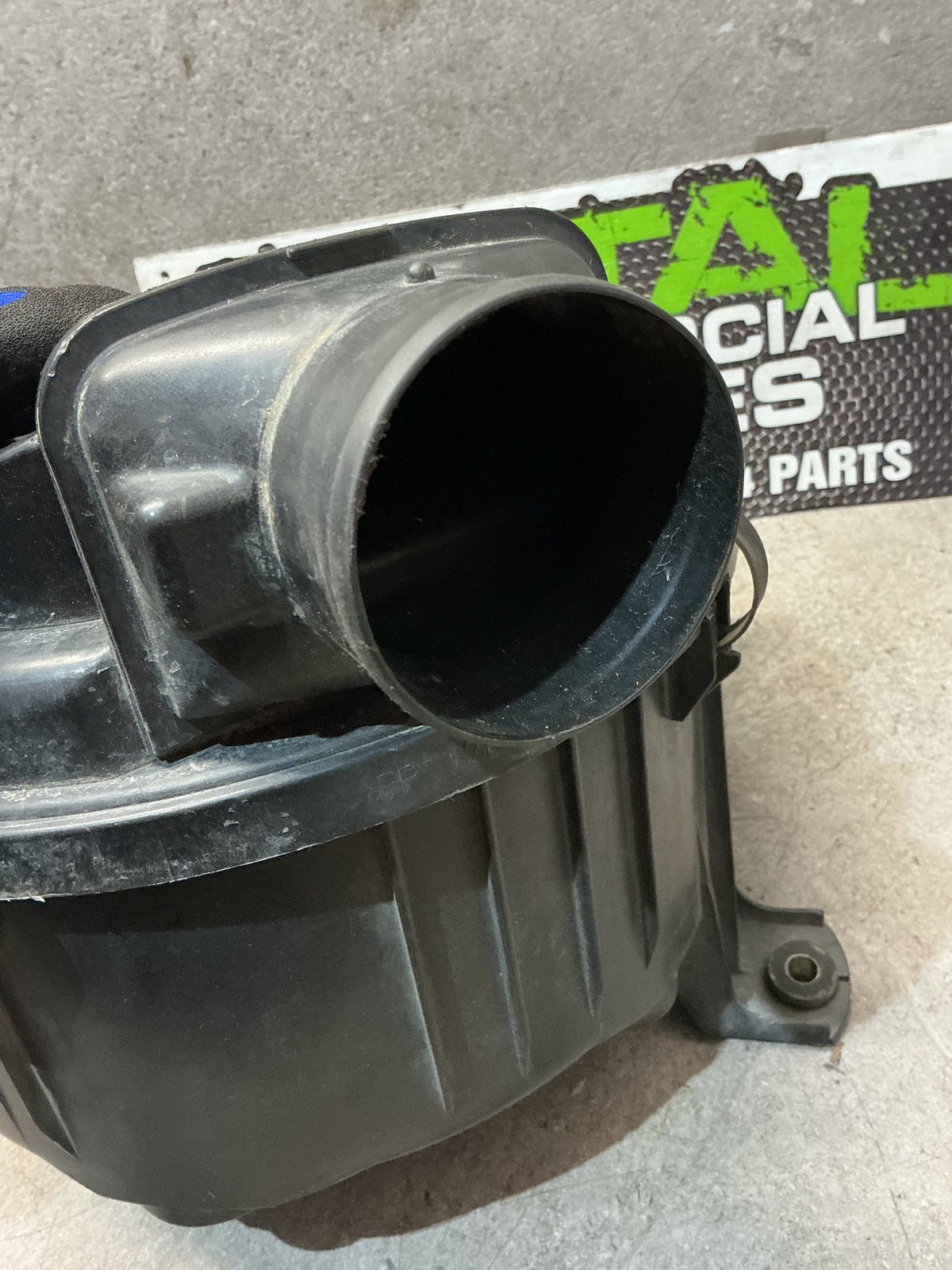 1995-1998 Toyota Hilux III N180- Air Cleaner Assembly EFI Air Box- (TAG16004)