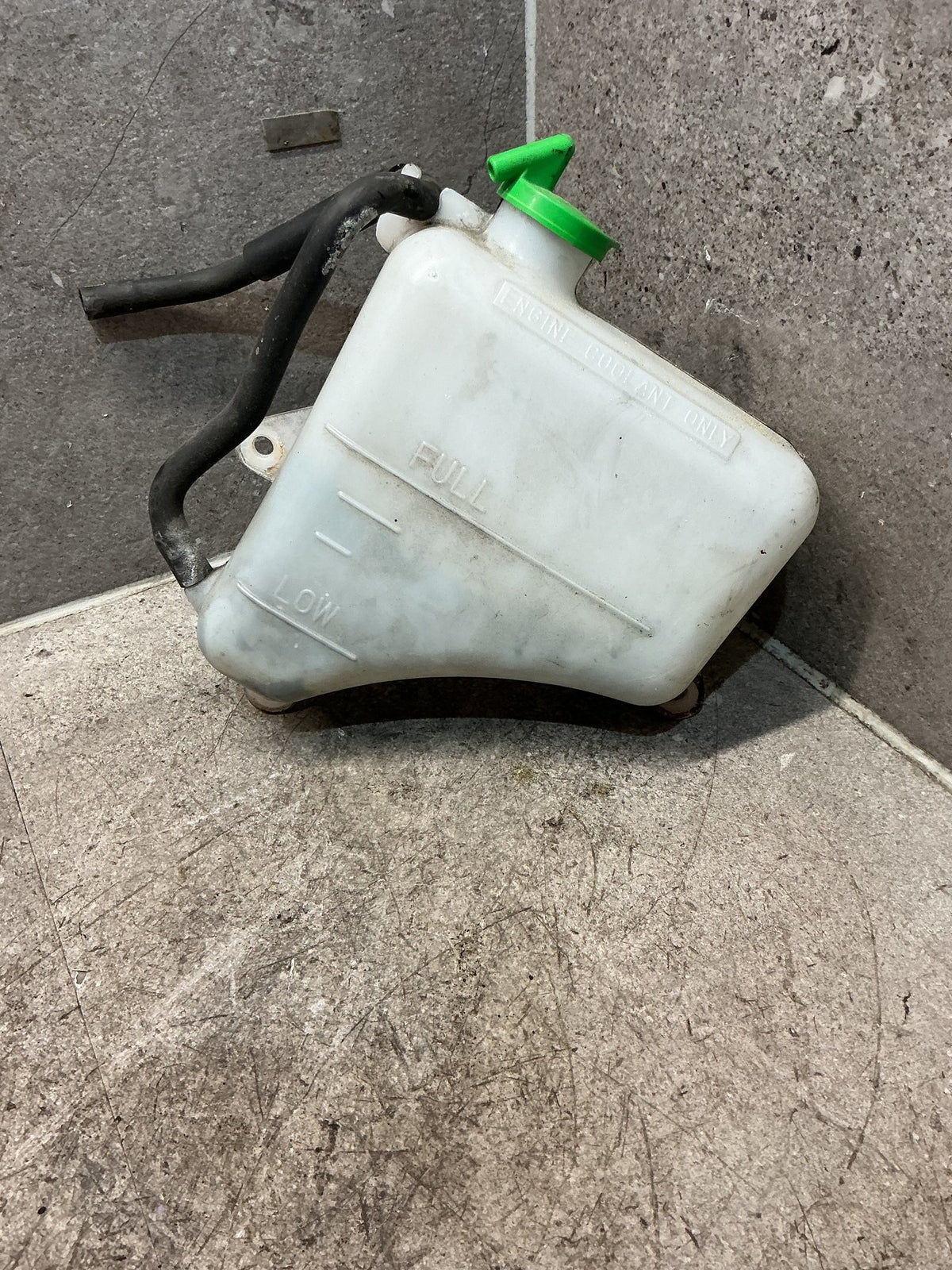 2013 Suzuki Vitara - Overflow Bottle - (TAG18166)