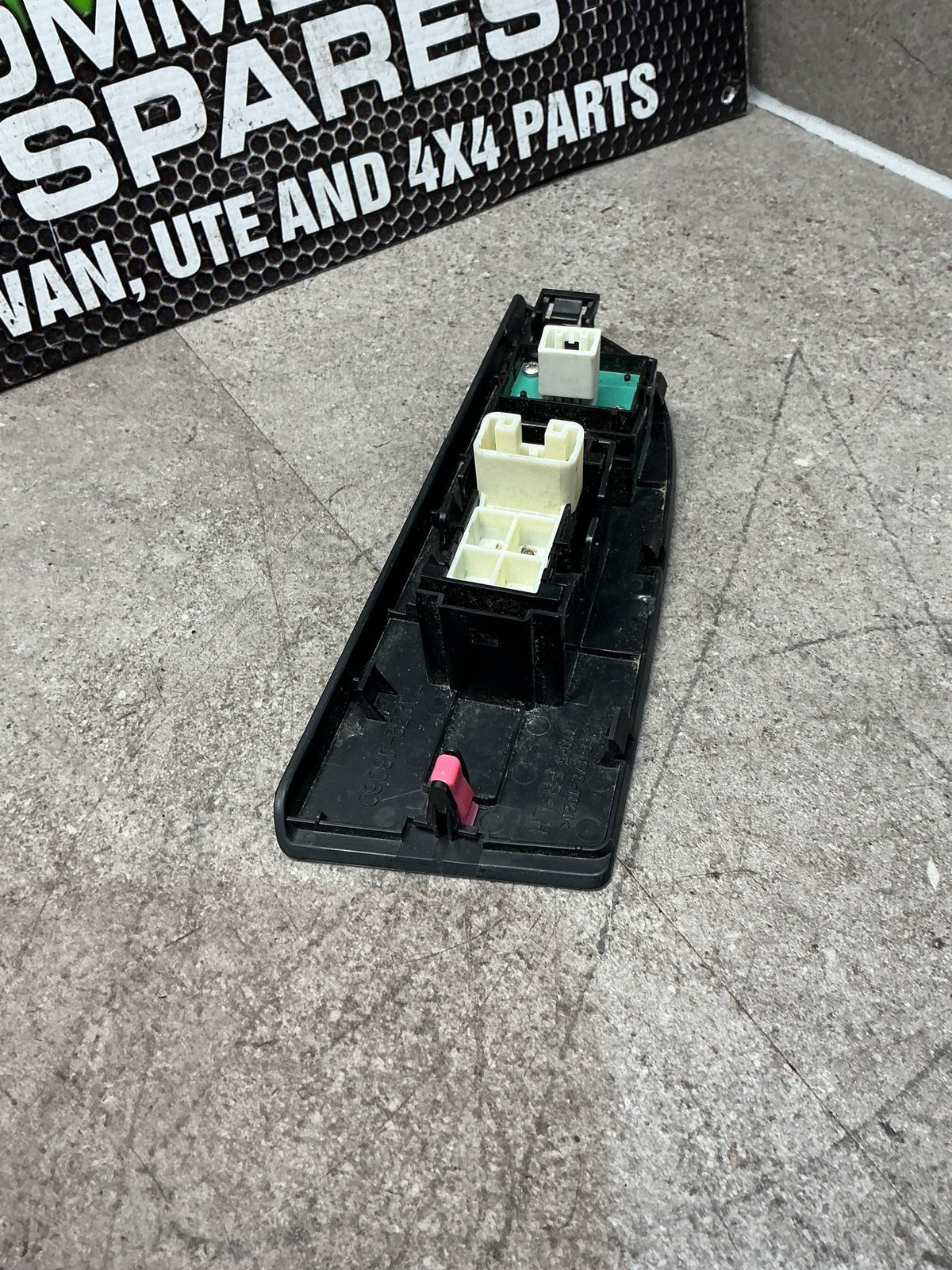 2011 Toyota Highlander U40- Left Front Window Switch- (TAG13270)