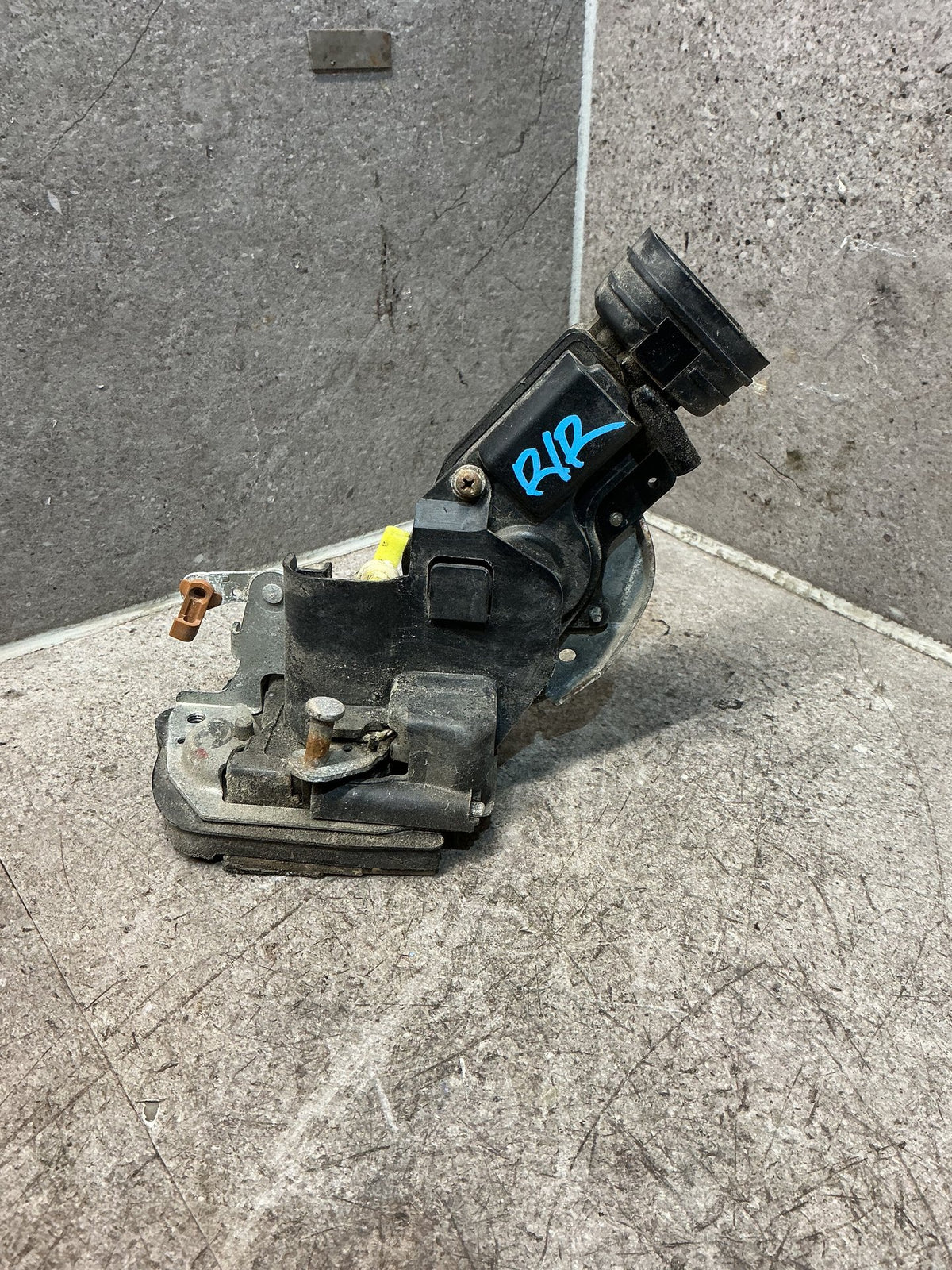 1996-2000 Toyota Land Cruiser J90 - Right Rear Door Lock Actuator - (TAG18060)