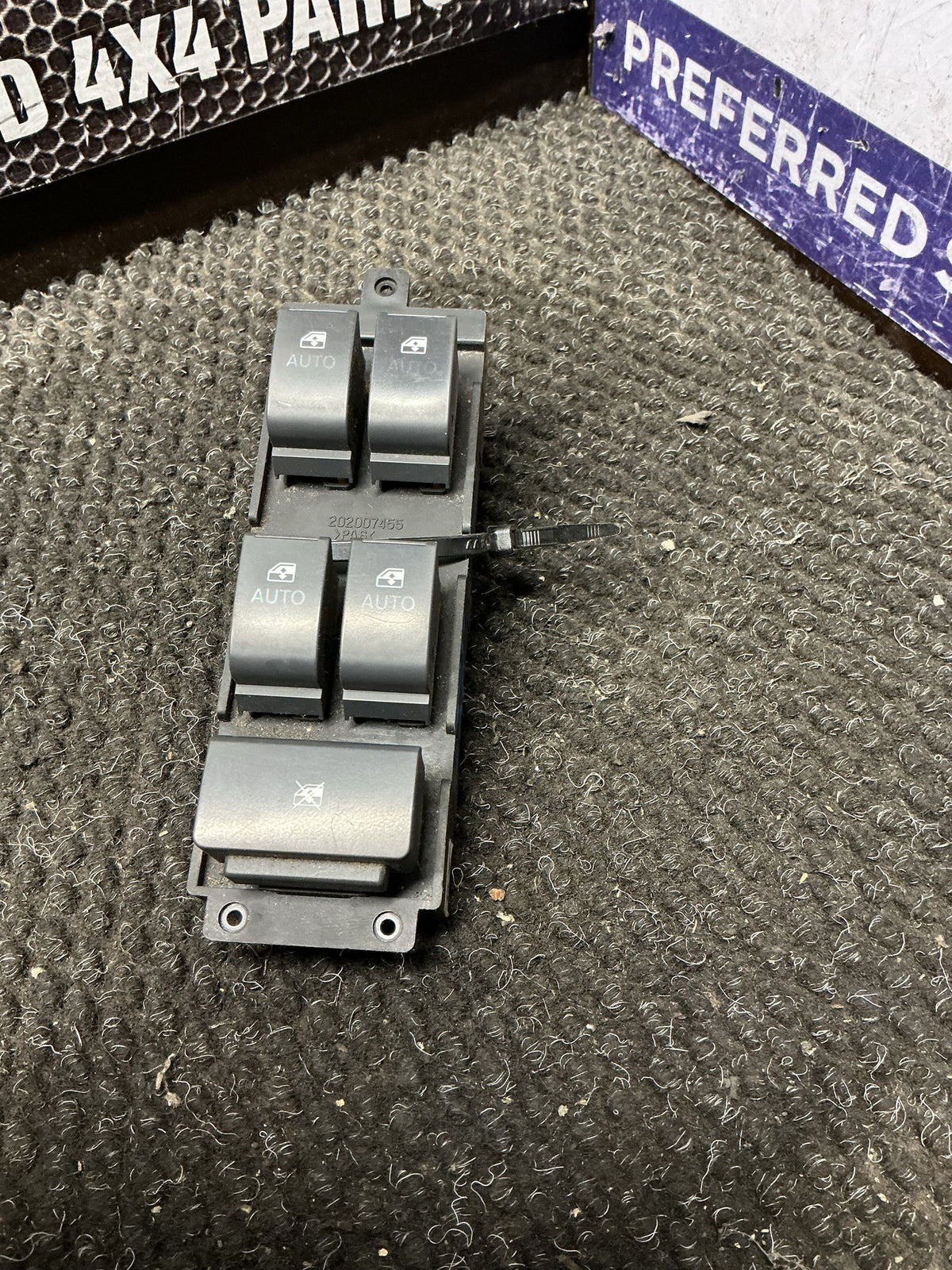 2011 Holden Captiva 5 9W070- Master Power Window Switch- (TAG9918)