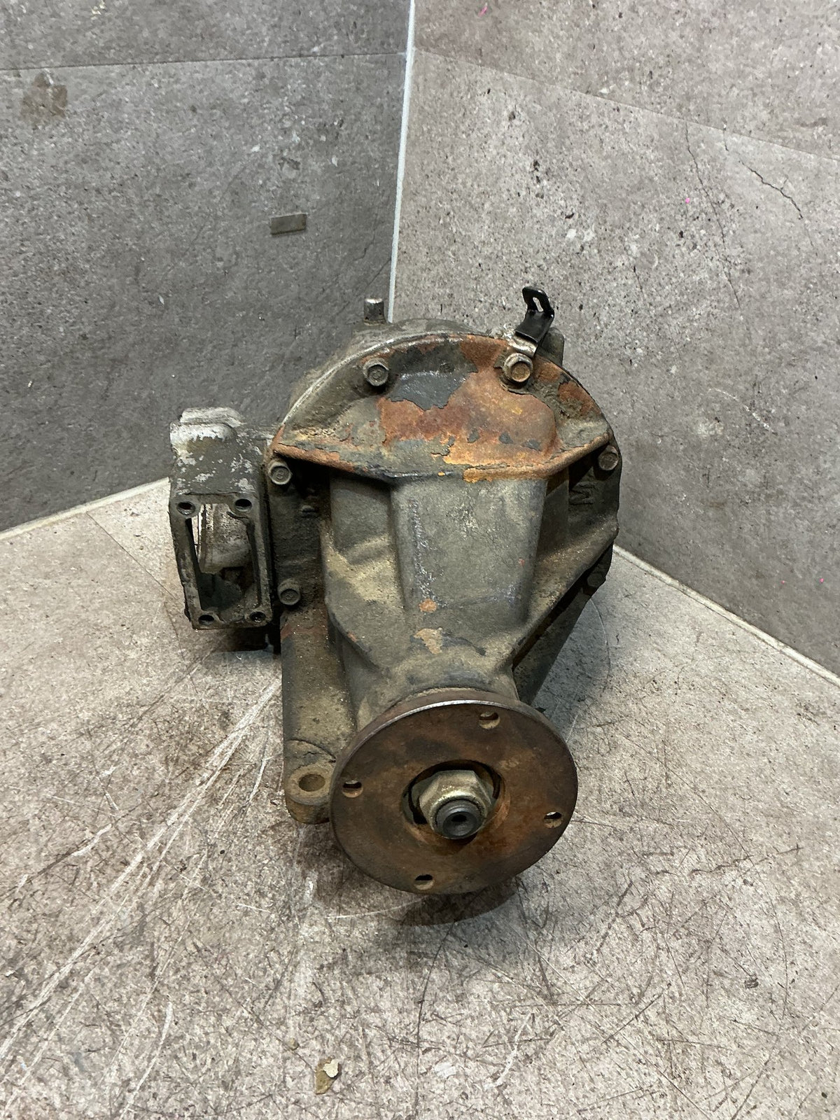 2002 Ford Courier UN - Front Differential Head - (TAG17969)