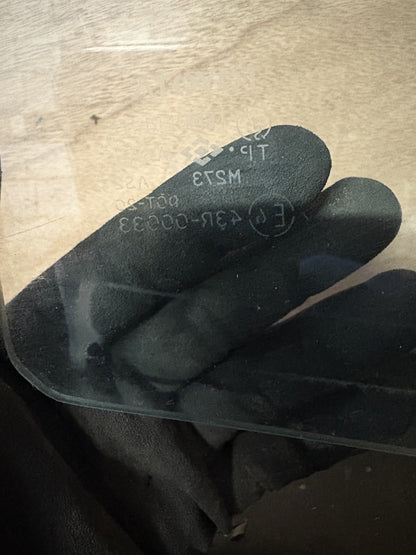 1994 Toyota RAV4 SXA10 - Right Front Door Glass - (TAG19136)